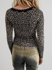 Camiseta de manga larga con cuello en V y estampado de leopardo con detalle de encaje Devine