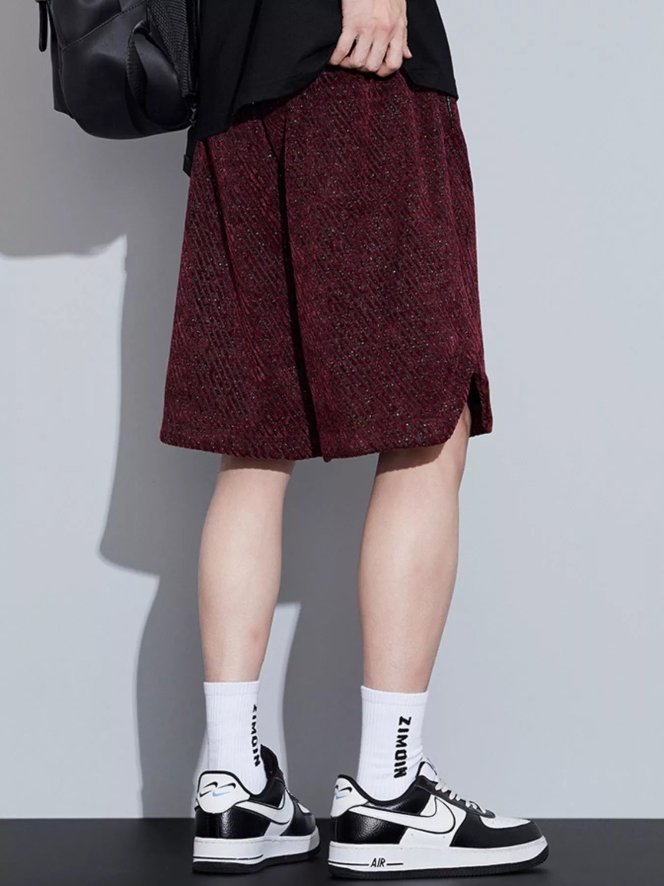 Men's loose fit shorts with a drawstring waist and pockets.