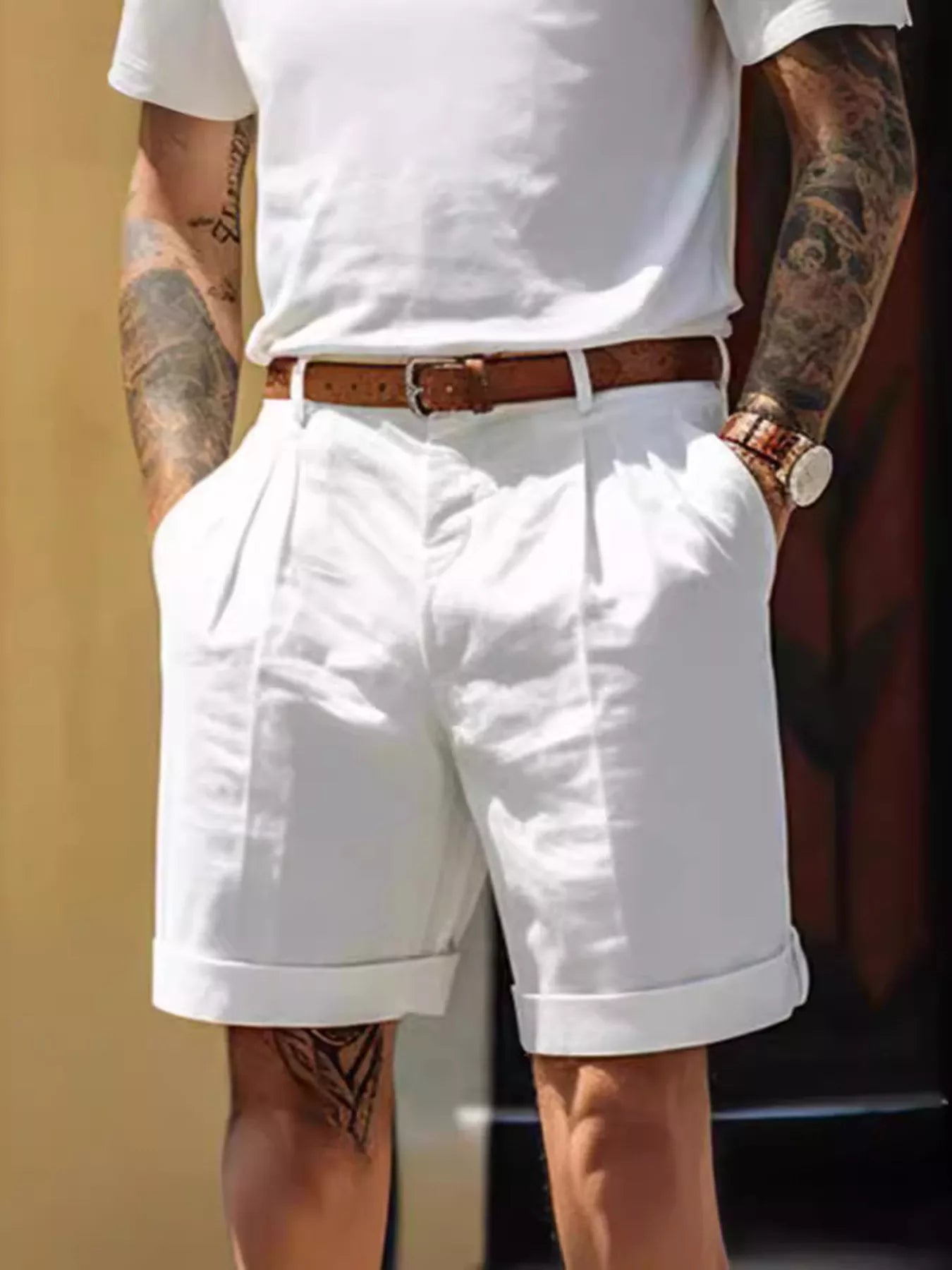 Men's white classic pleated shorts with pockets, available in plus sizes.