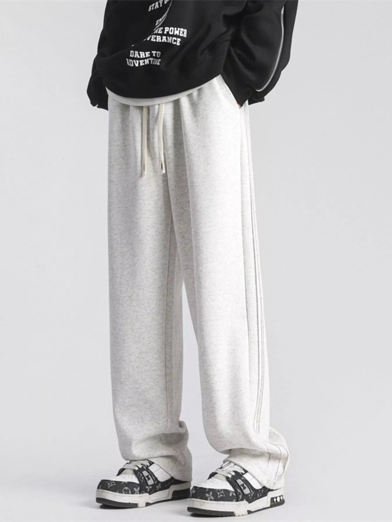 Men's loose-fit sweatpants with a drawstring waist in the Flower White color.