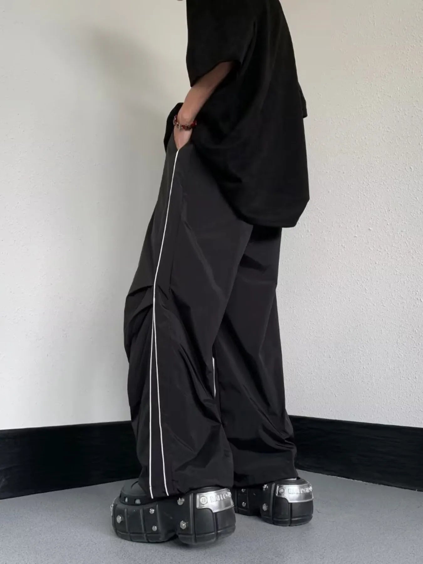 mens-striped-wide-leg-pants-04
