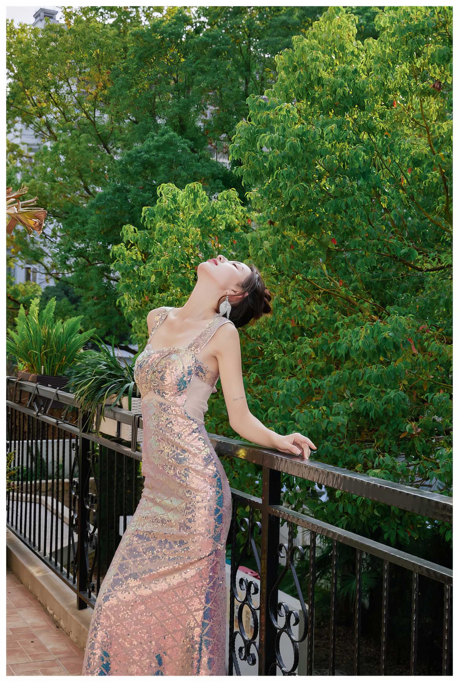 Bow Detail Mermaid Shimmering Sequin Gown