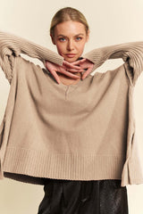 Suéter de cuello en V con abertura lateral y canalé de Davi &amp; Dani 