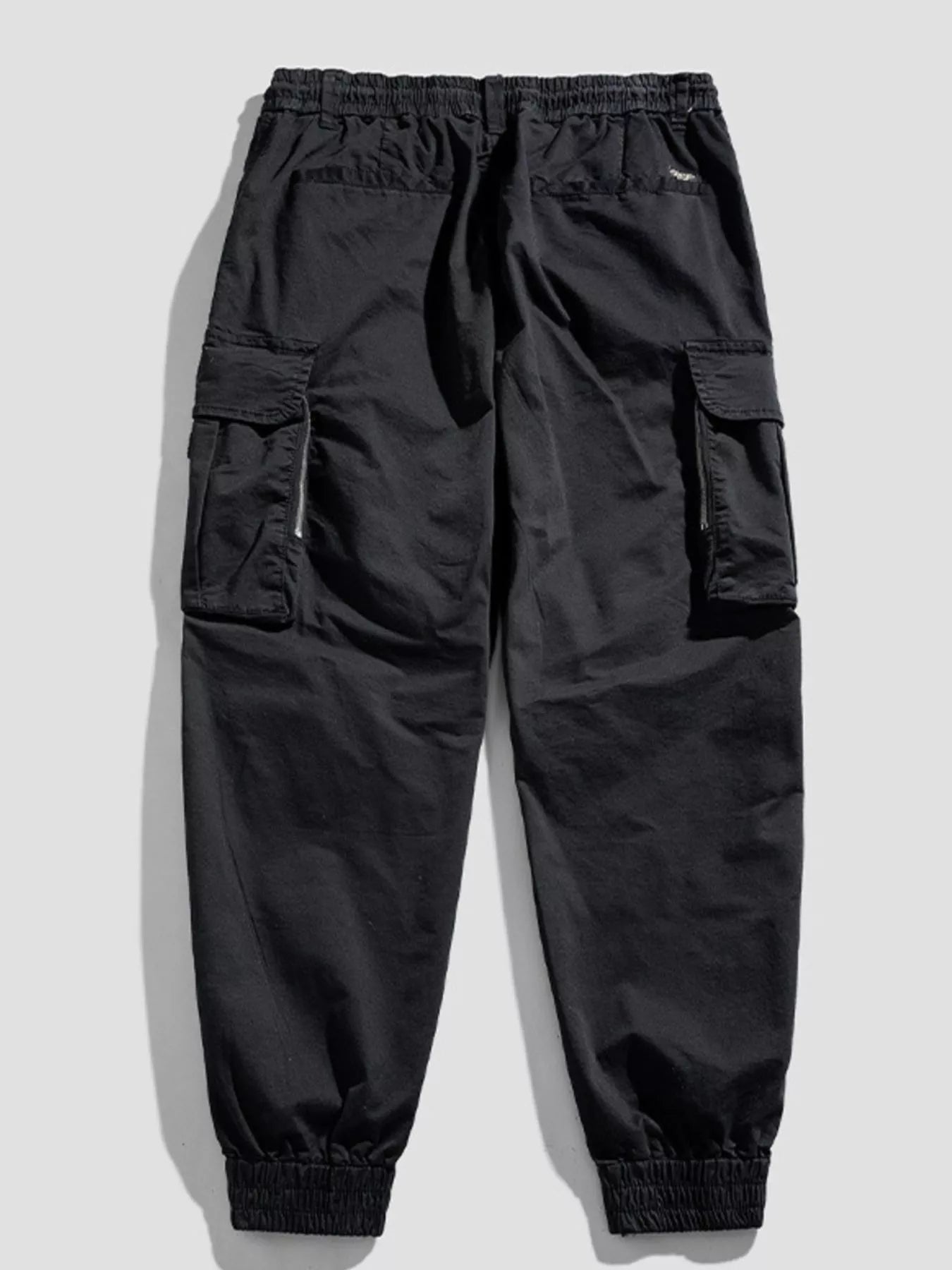 mens-cargo-pants-with-multiple-pockets-03