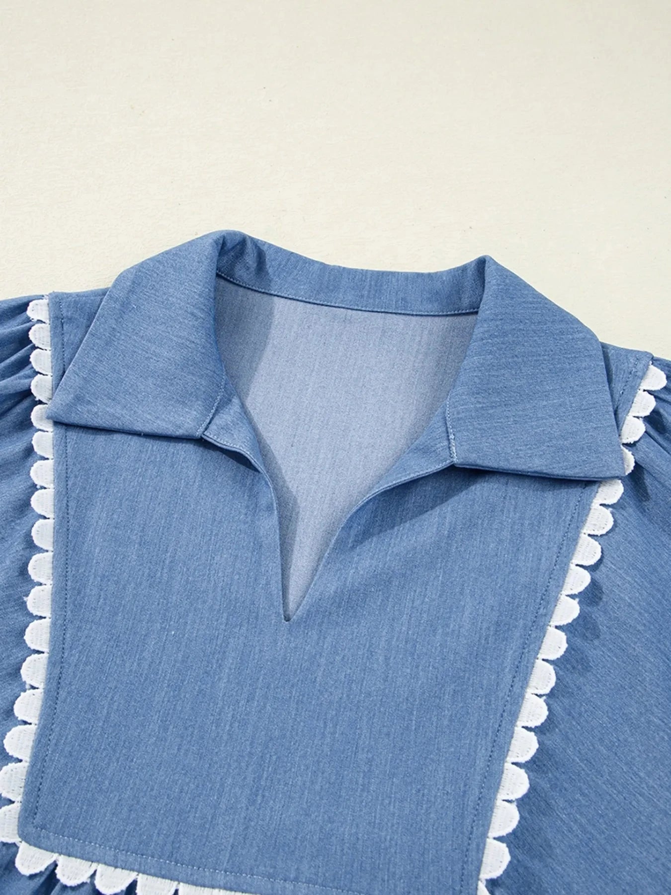 Collared Neck Contrast Trim Balloon Sleeve Blouse