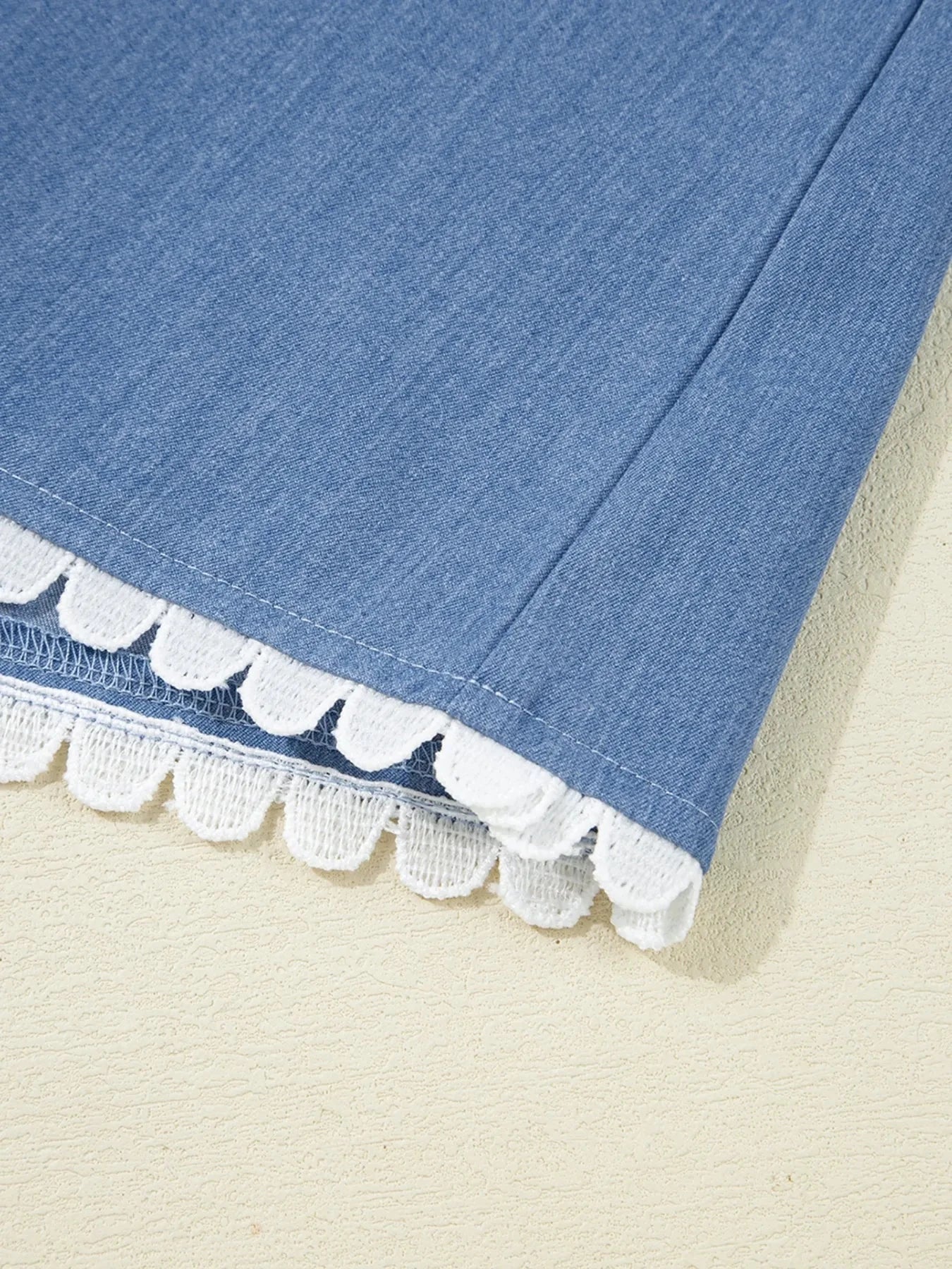 Collared Neck Contrast Trim Balloon Sleeve Blouse