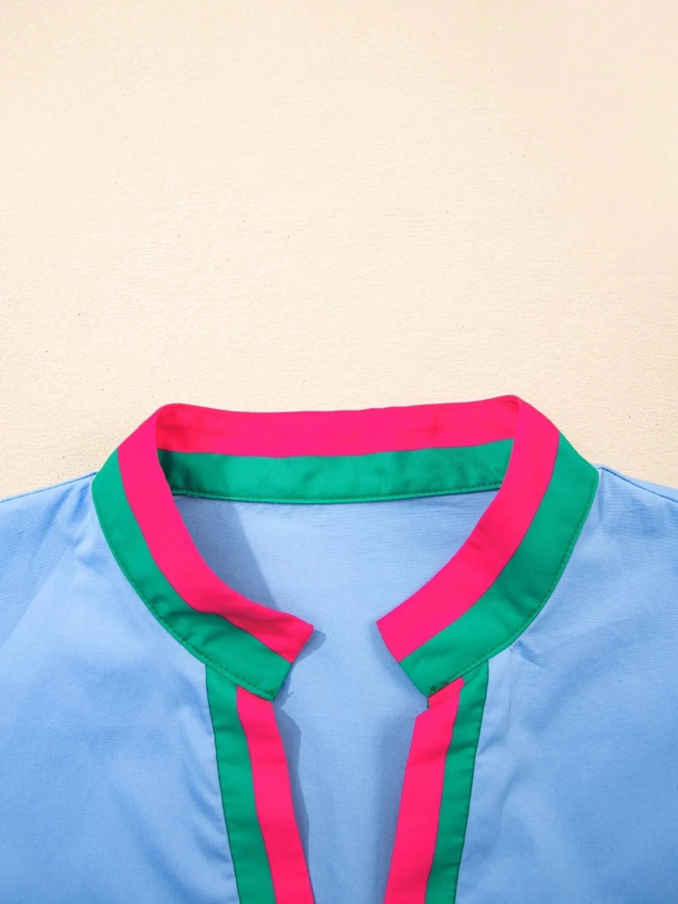 Contrast Trim Notched Short Sleeve Blouse