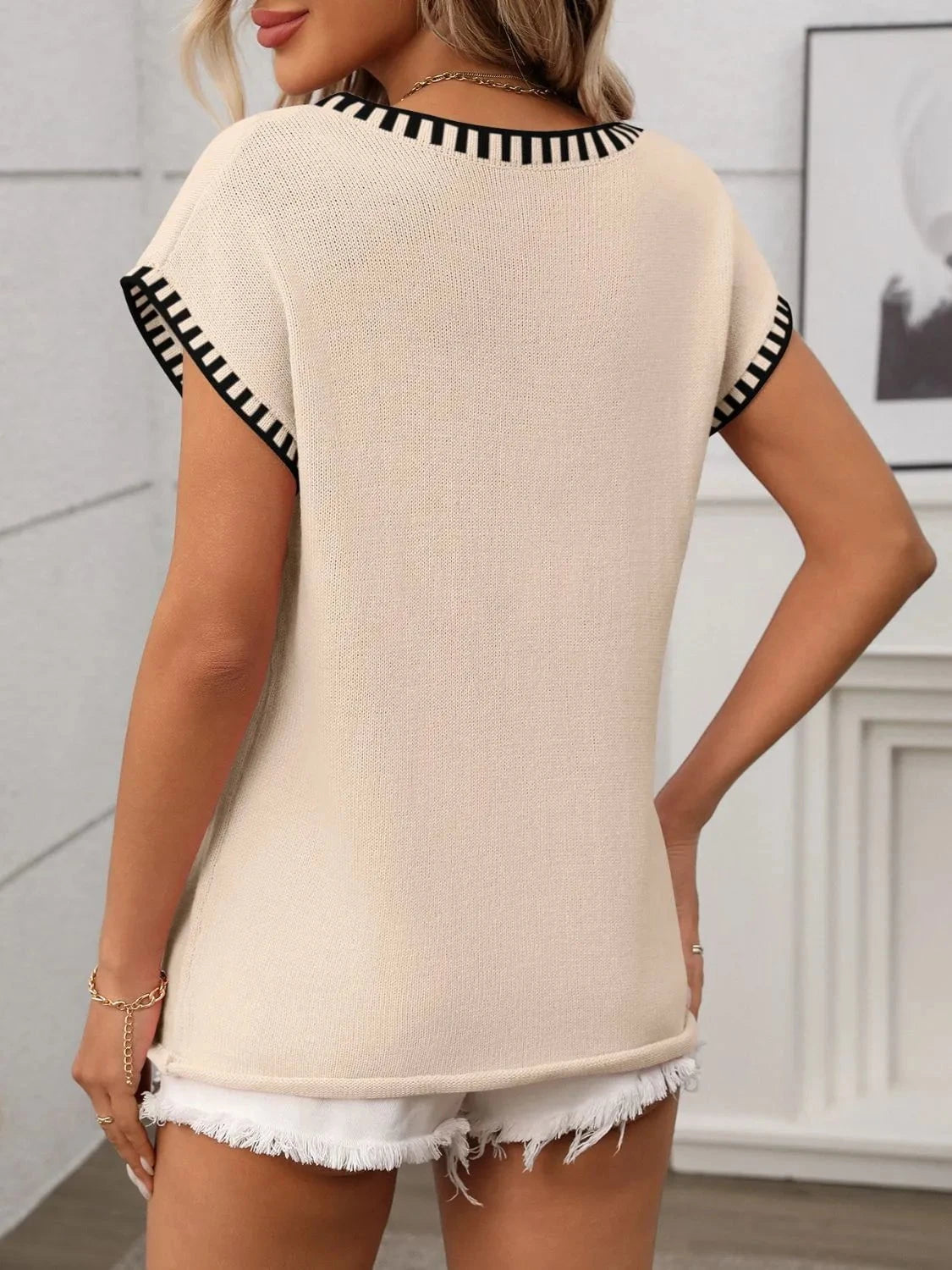 Contrast Trim V-Neck Knit Top