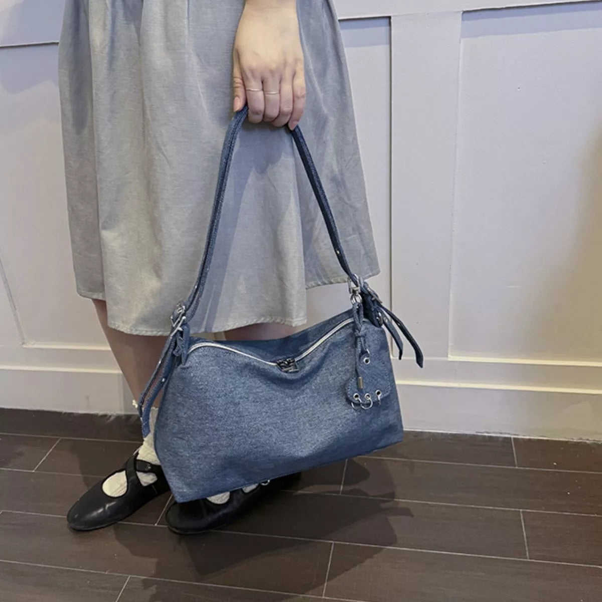 adjustable-strap-denim-shoulder-bag-03