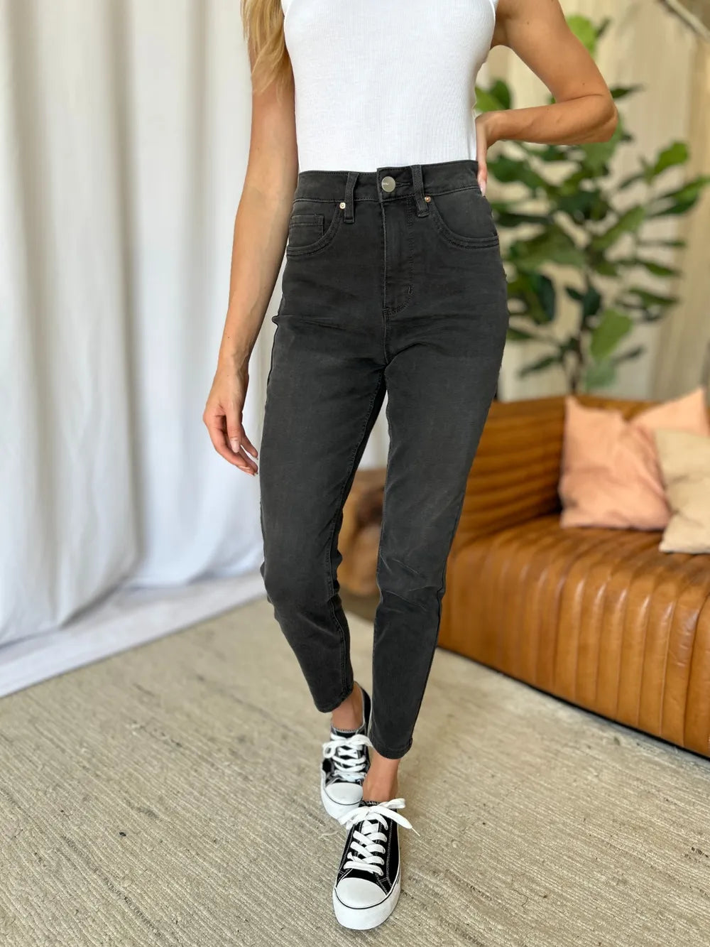 Women's black skinny jeans with a high waist and pockets.
