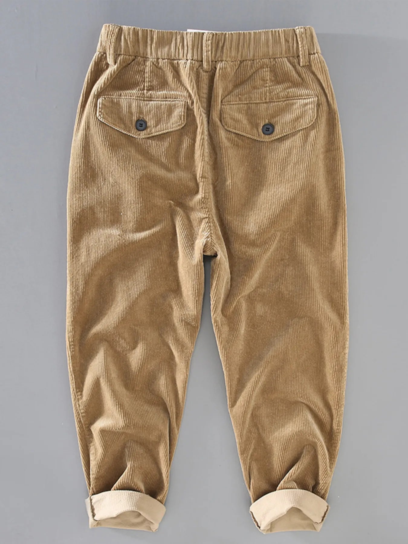 Men's pleated corduroy casual pants with pockets.