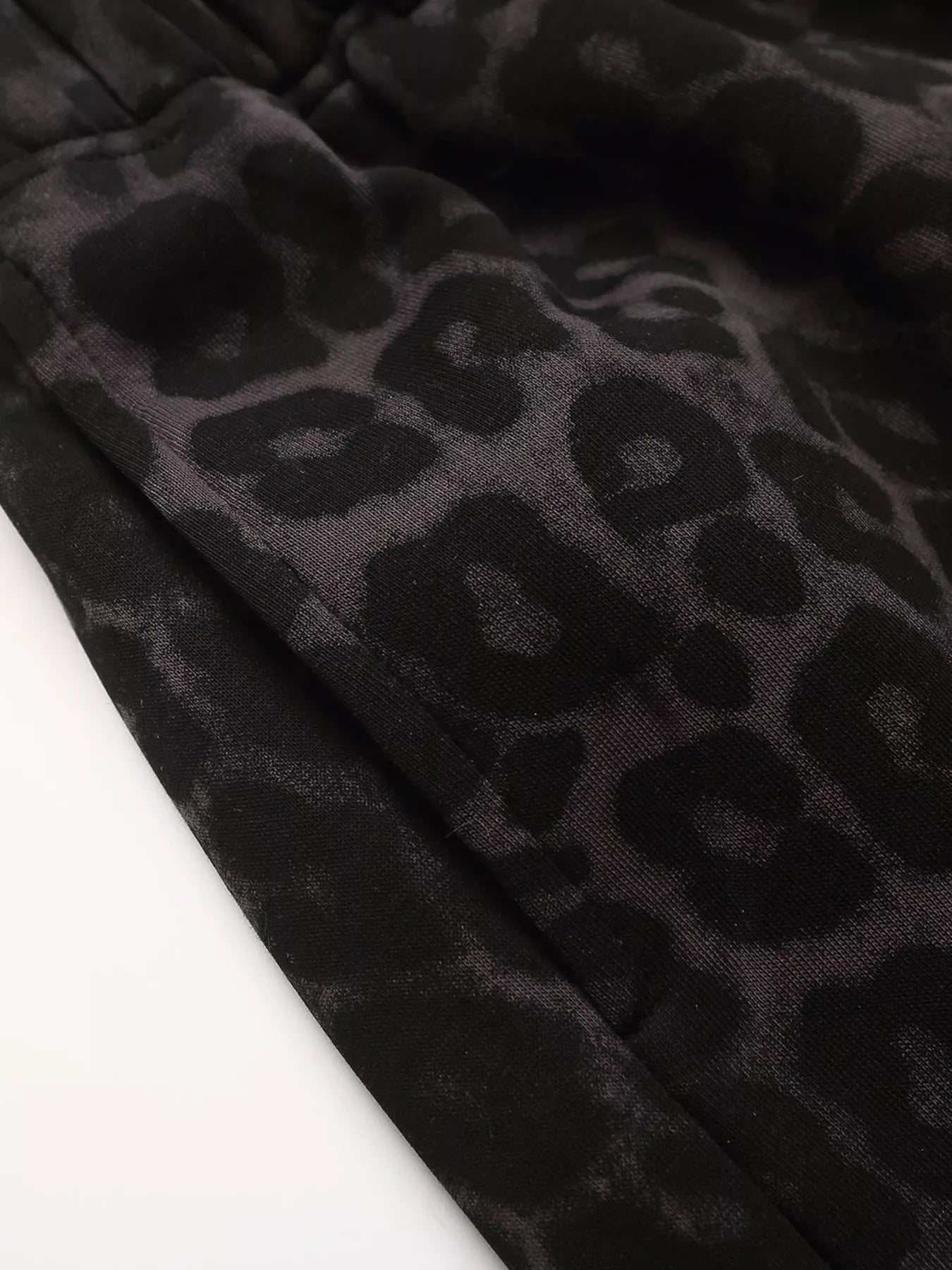 mens-leopard-print-casual-capris-05