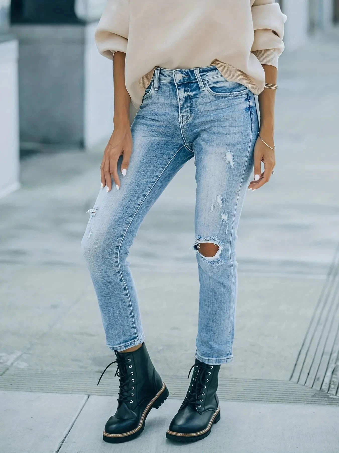 Distressed High Waist Jeans