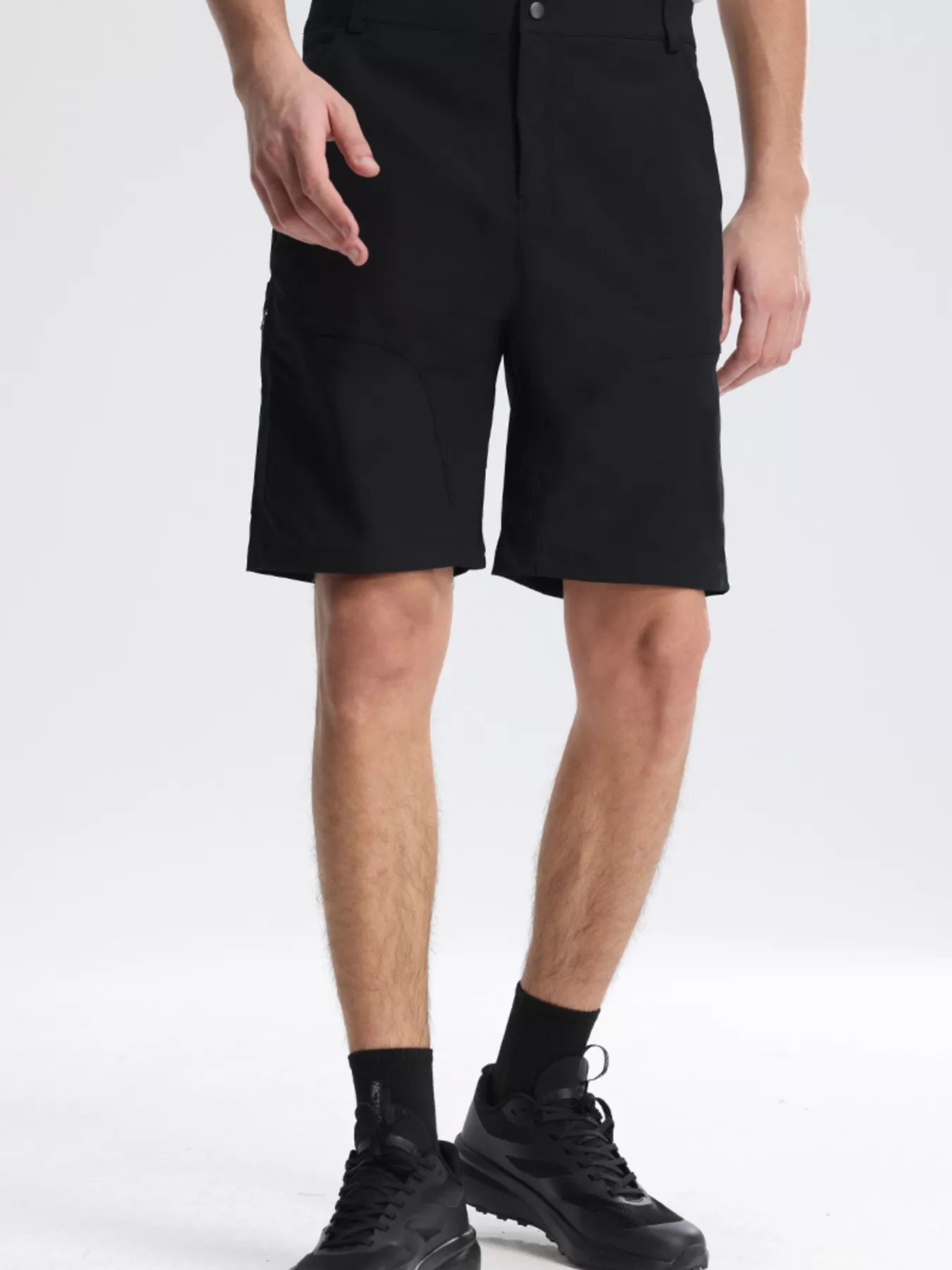 Men's lightweight casual shorts with pockets.