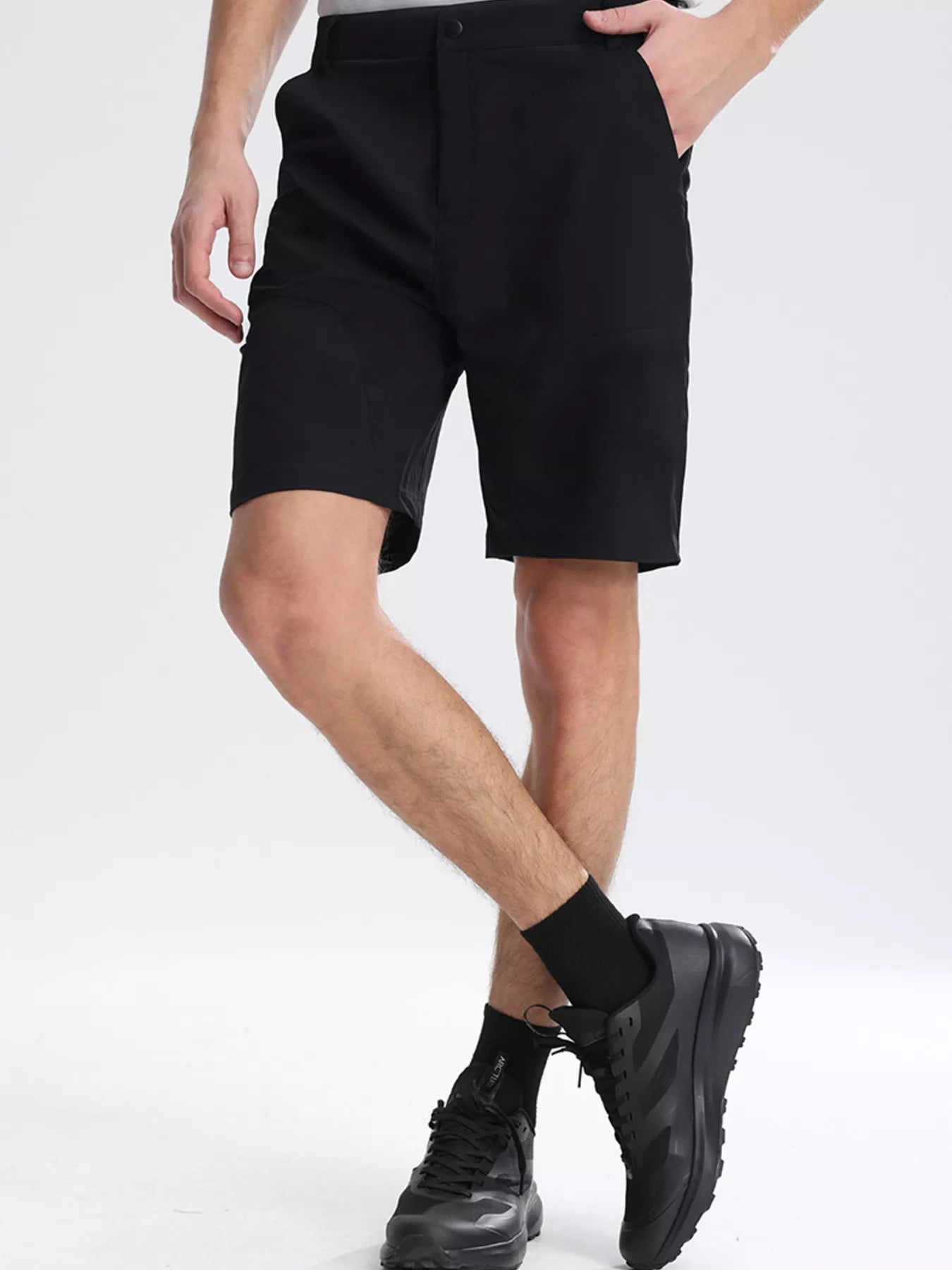 Men's lightweight casual shorts with pockets.