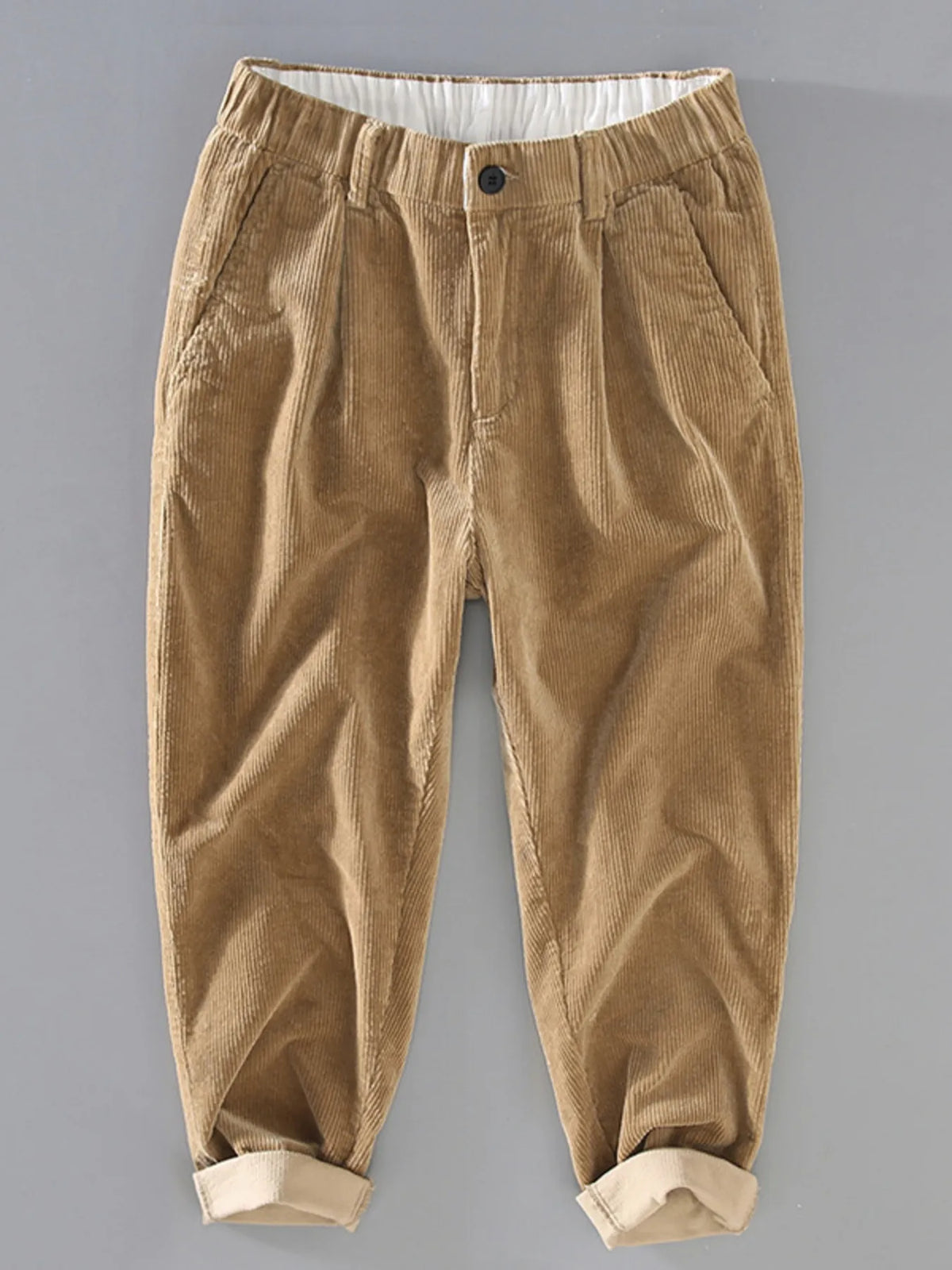Men's pleated corduroy casual pants with pockets.