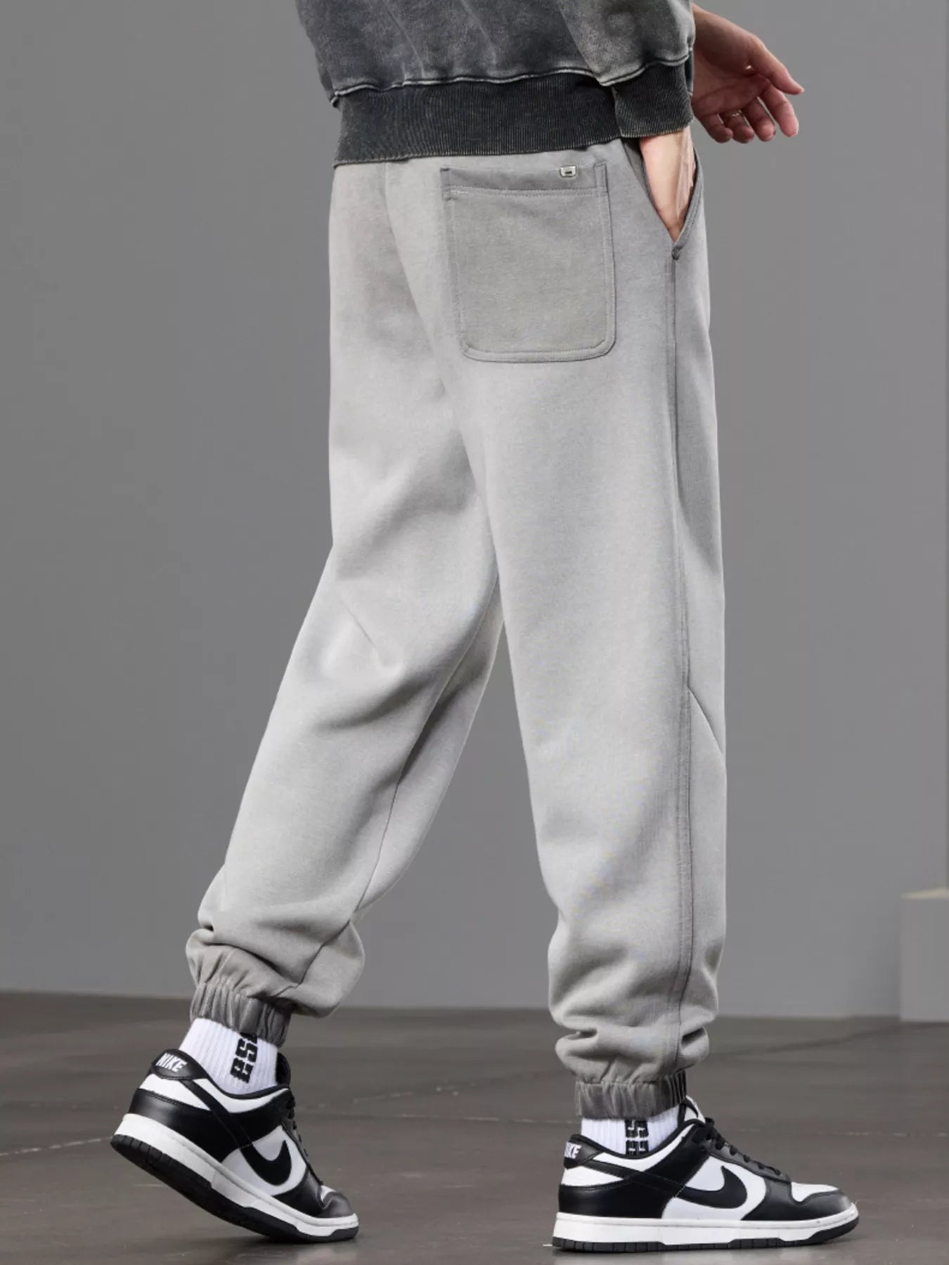 mens-casual-loose-fit-sweatpants-07