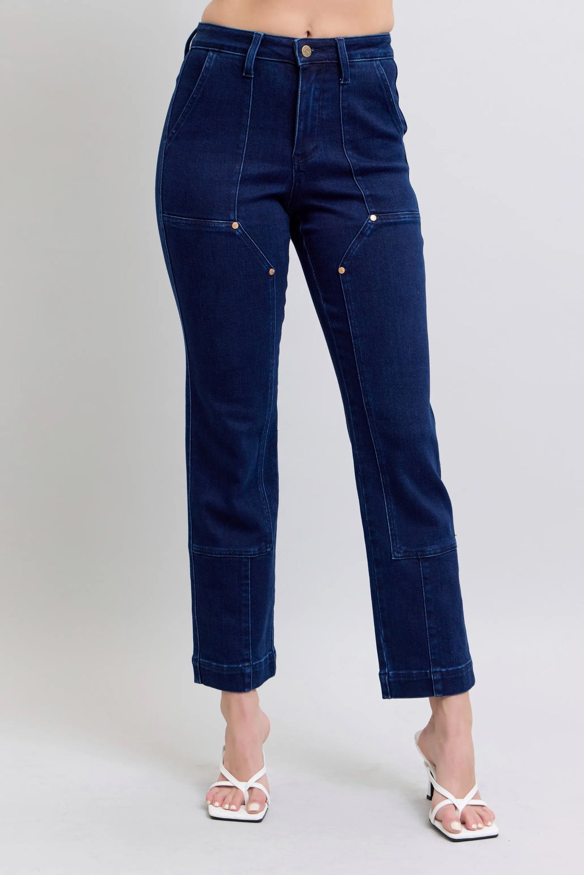 Women's high-waisted straight-leg jeans with pockets.