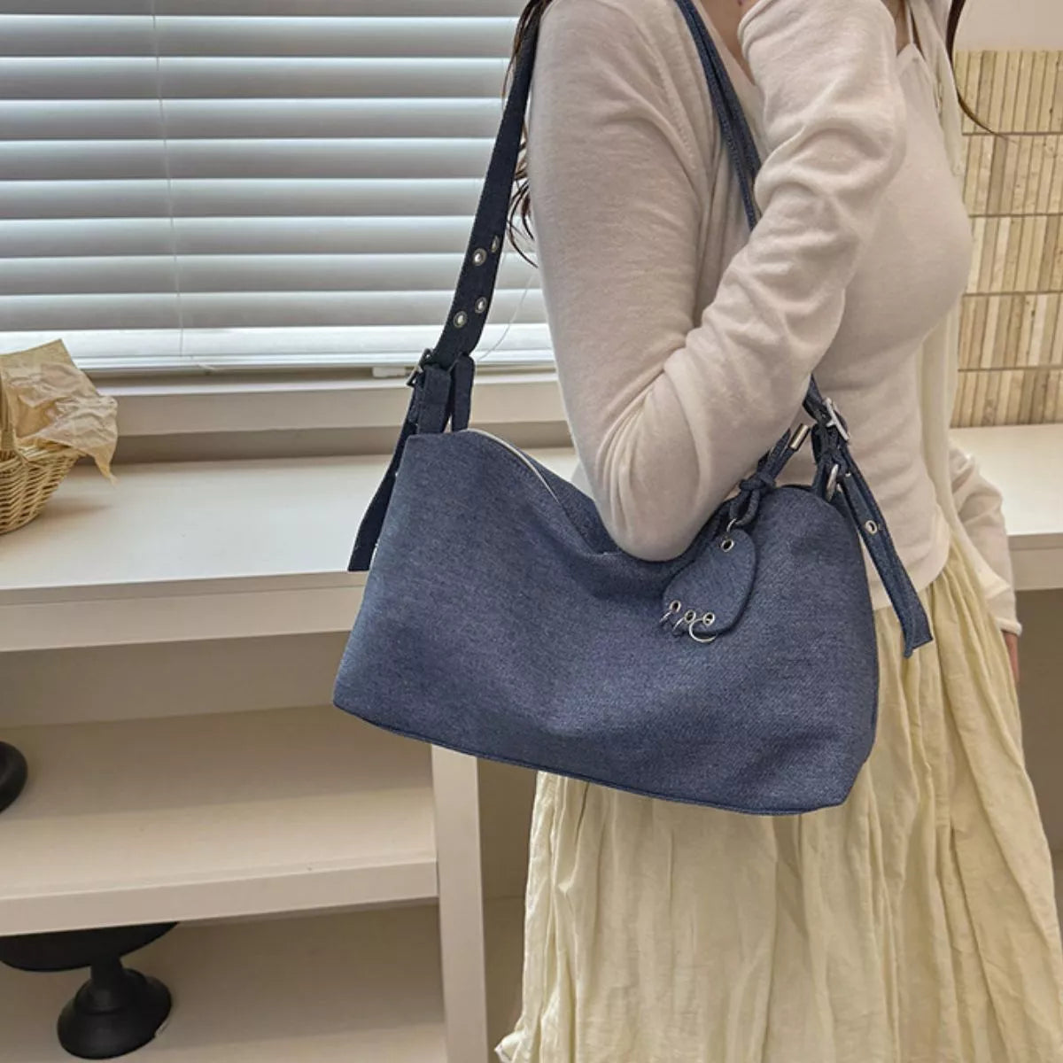 adjustable-strap-denim-shoulder-bag-07