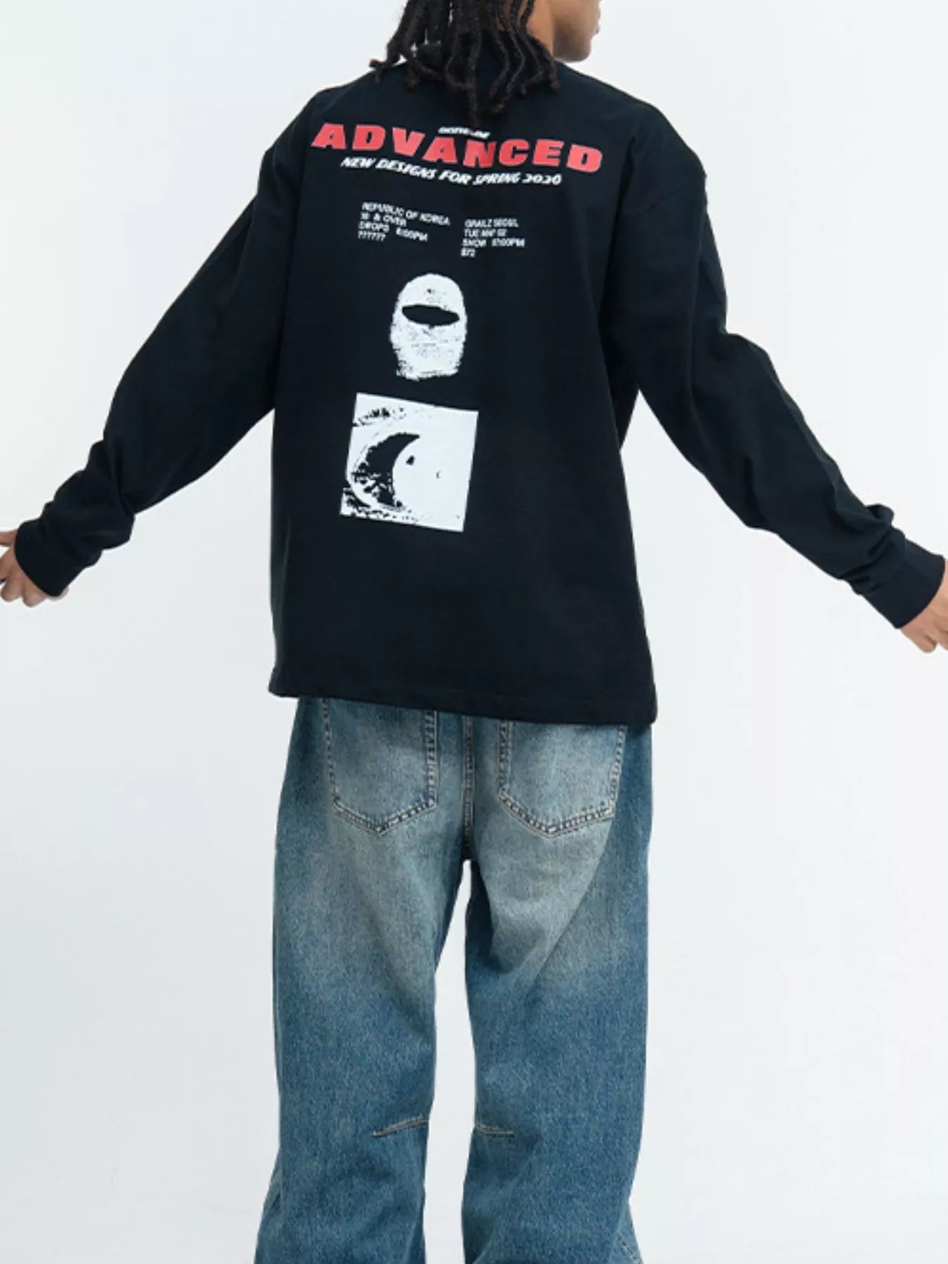 Men's long-sleeve graphic T-shirt made from a slightly stretchy cotton-spandex blend.