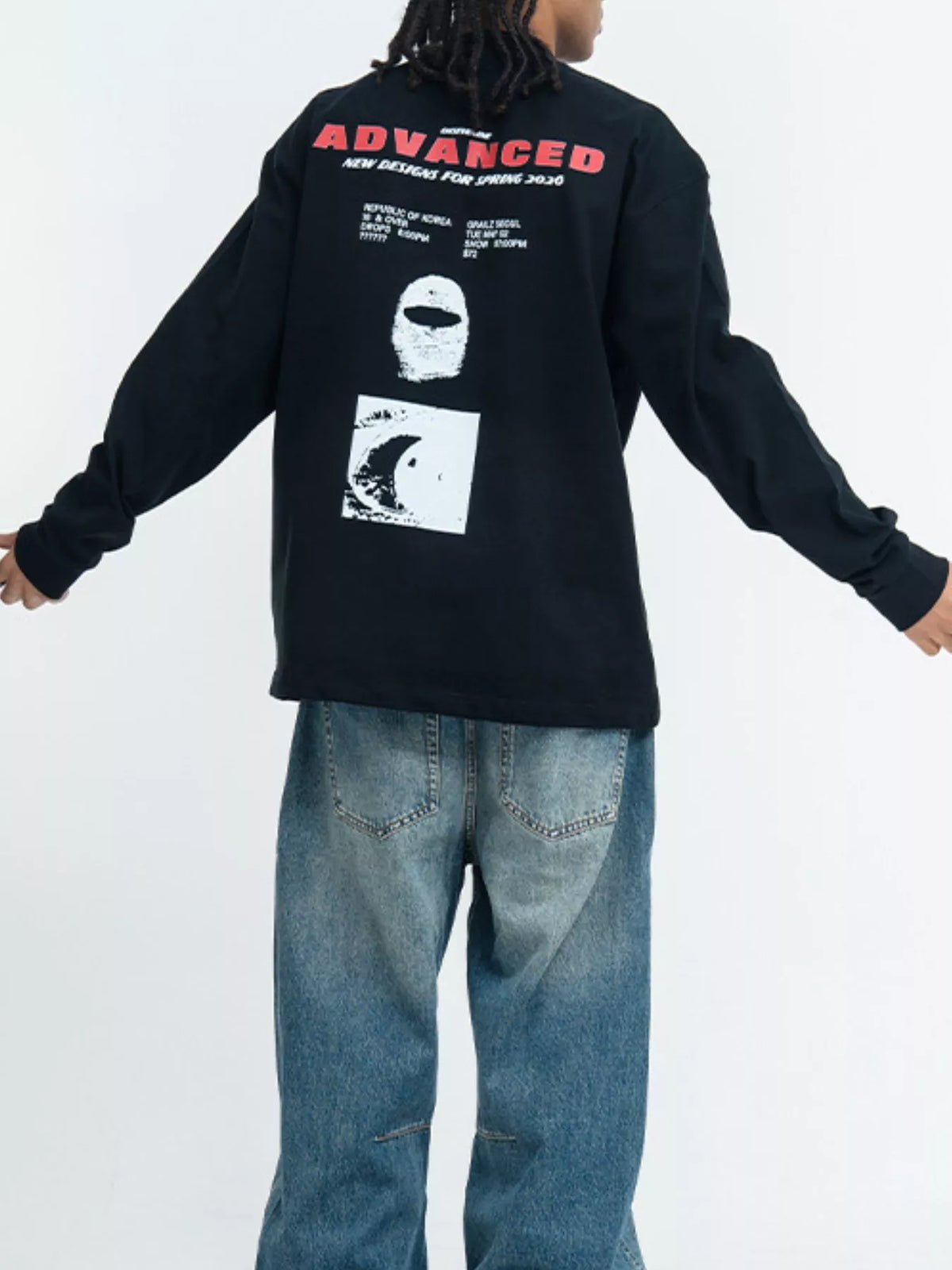 Men's long-sleeve graphic T-shirt made from a slightly stretchy cotton-spandex blend.
