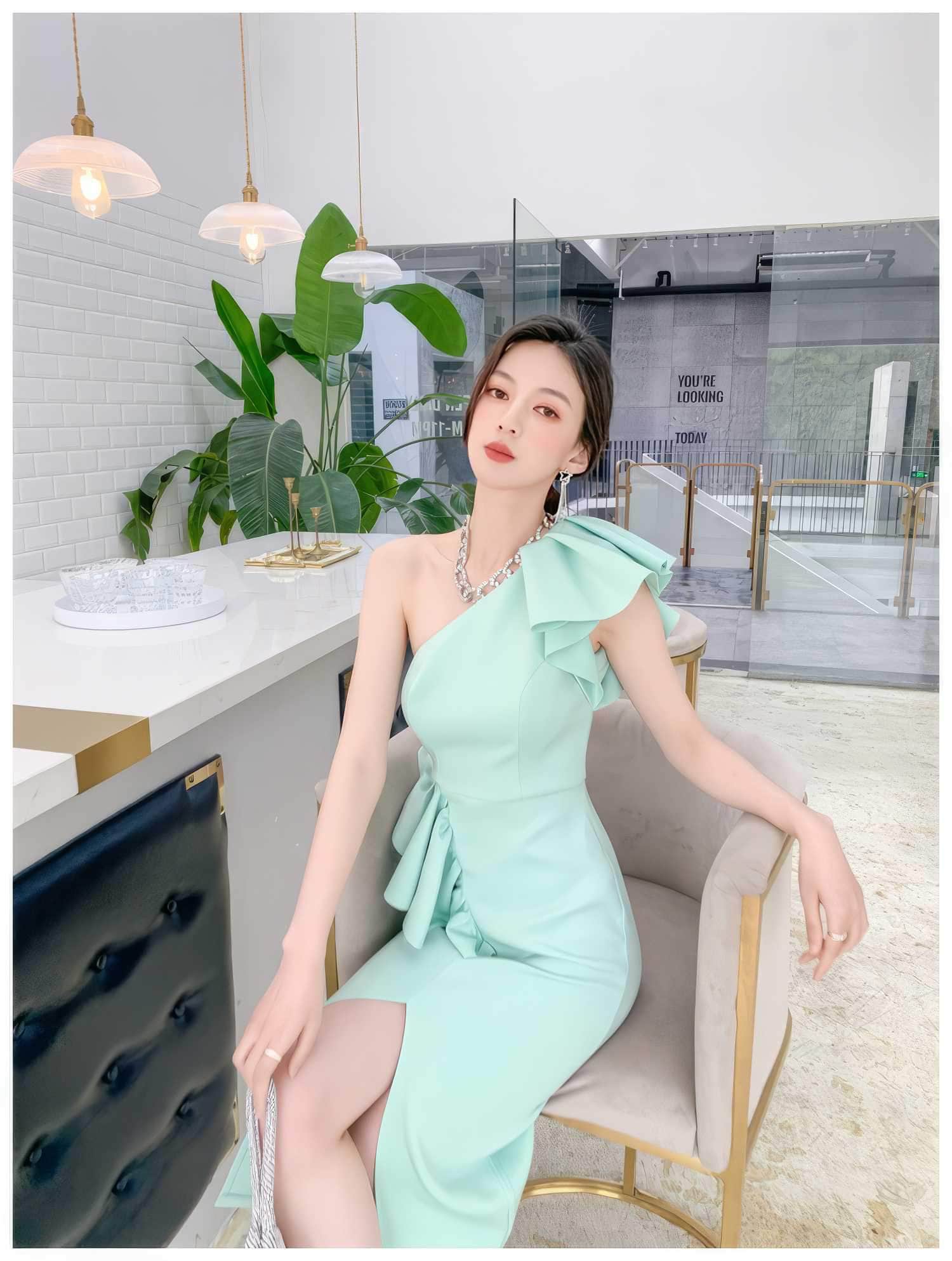 Frill-Adorned One-Shoulder Front Slit Dress