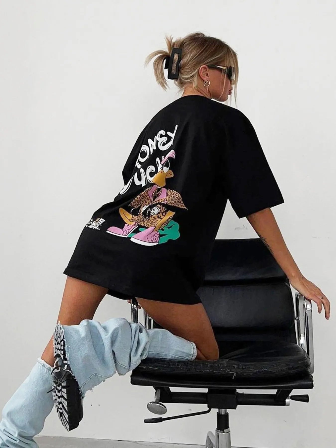 Graphic Oversized Round Neck T-Shirt Black / S