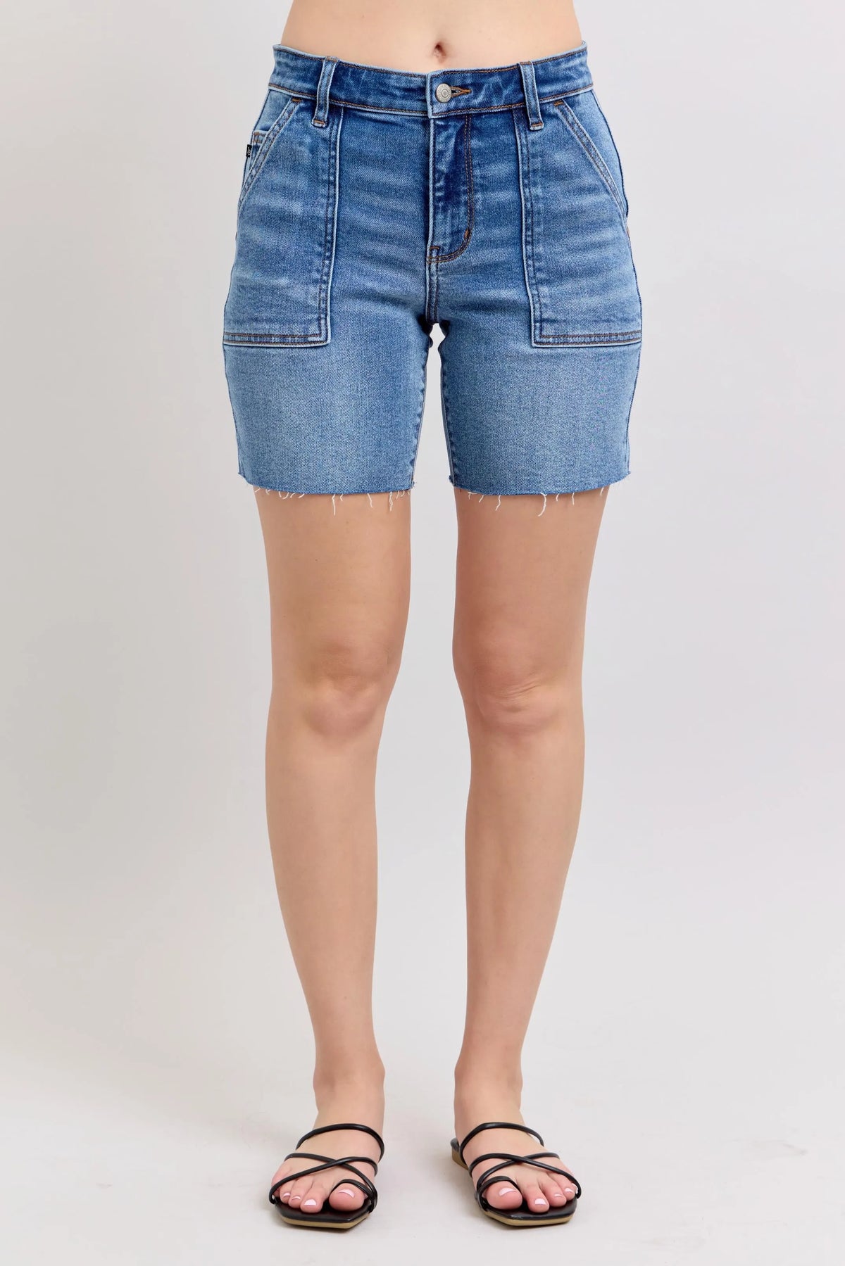 Judy Blue Full Size Mid Rise Bermudas Denim Shorts W/ Back Flap Pockets Plus Size MD / S