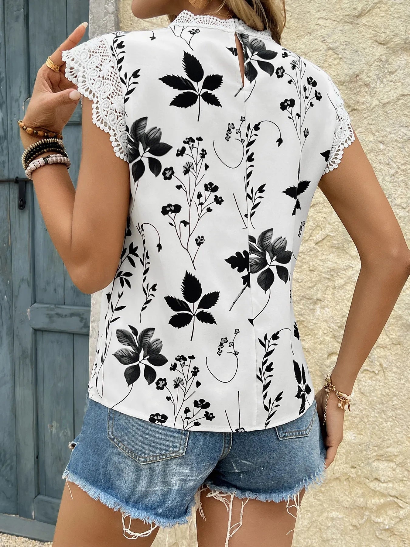 Lace Trim Sleeveless Blouse