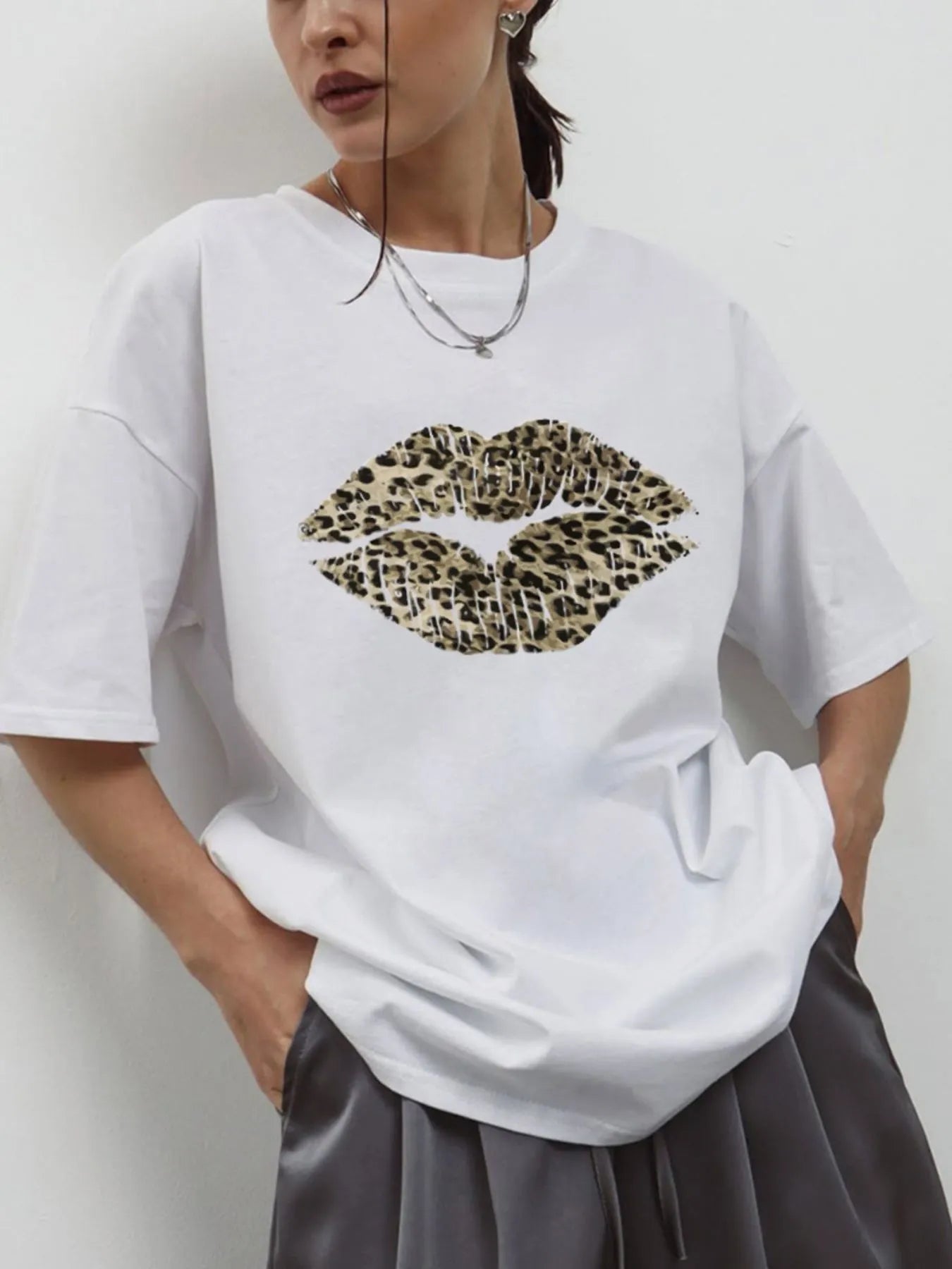 Leopard Lips Round Neck Oversized T-Shirt White / M