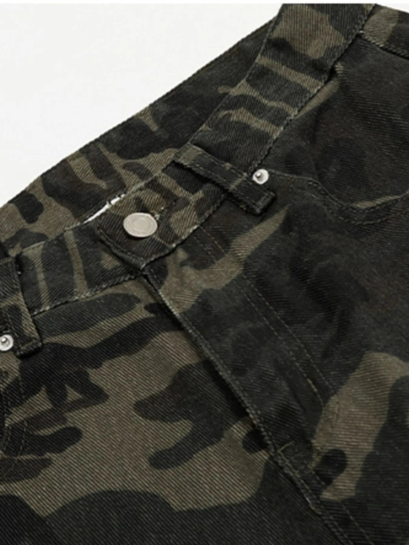 Men's Camouflage Cargo Jeans with Multiple Pockets