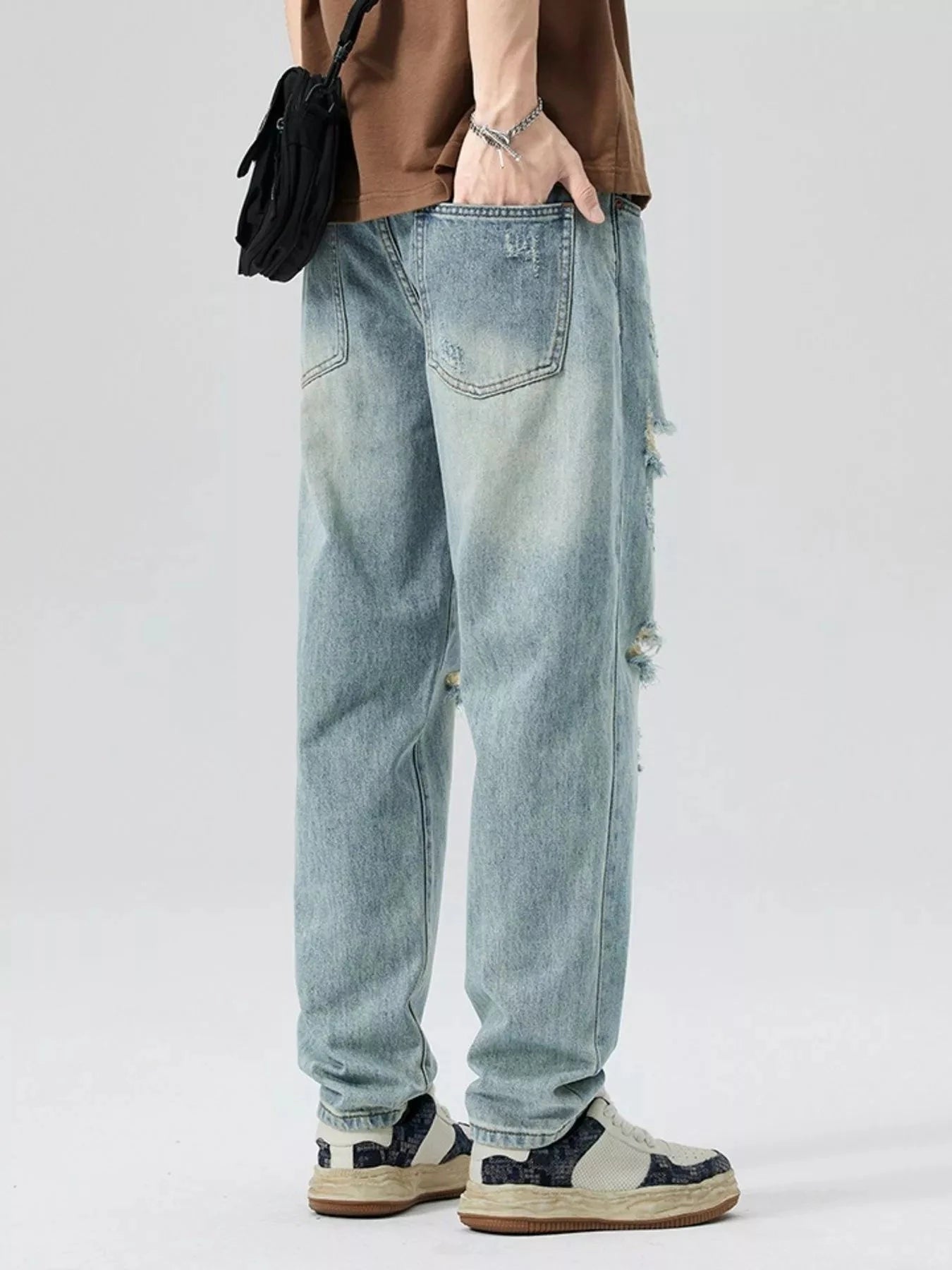 Men's Distressed Relaxed Fit Jeans