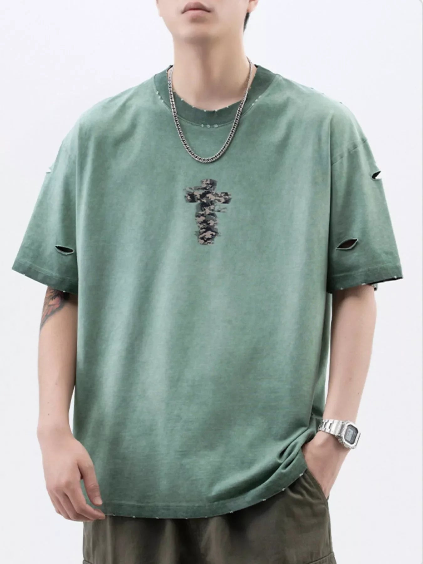 Men's Plus Size Distressed Camo Cross Graphic T-Shirt Vintage Green / M