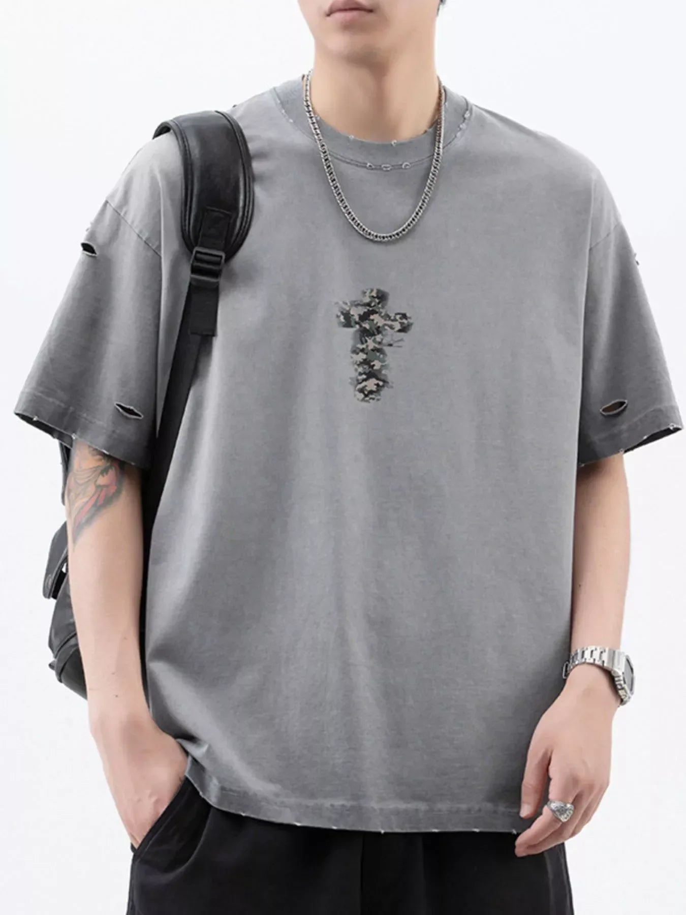 Men's Plus Size Distressed Camo Cross Graphic T-Shirt Washed Light Gray / M