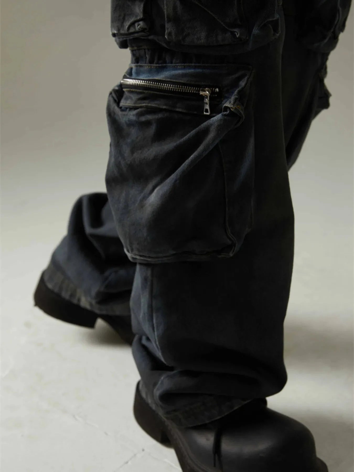 Men's Wide Leg Cargo Jeans
