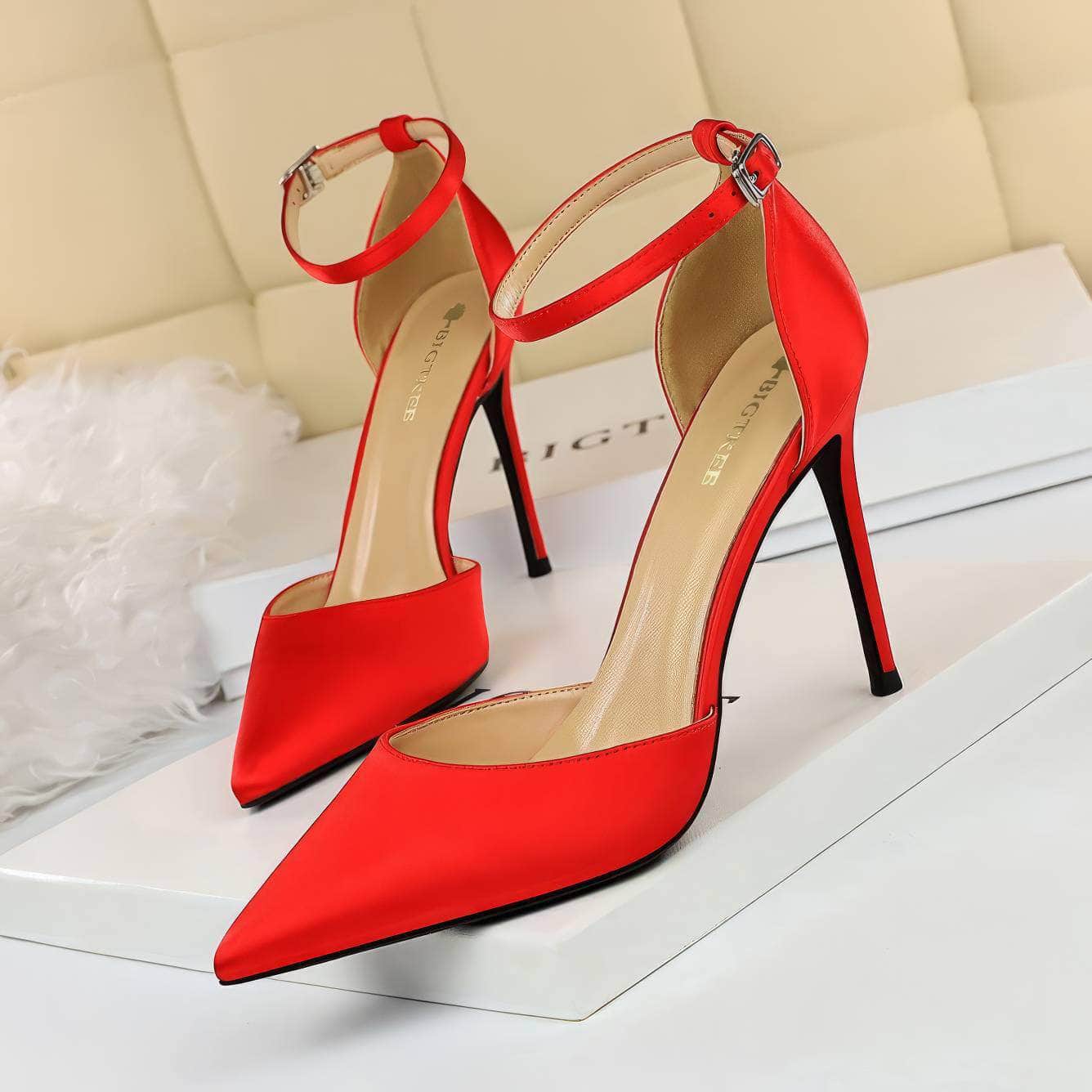 Pointy Toes Ankle Strap Satin Stilettos EU 33 / Red / 10CM