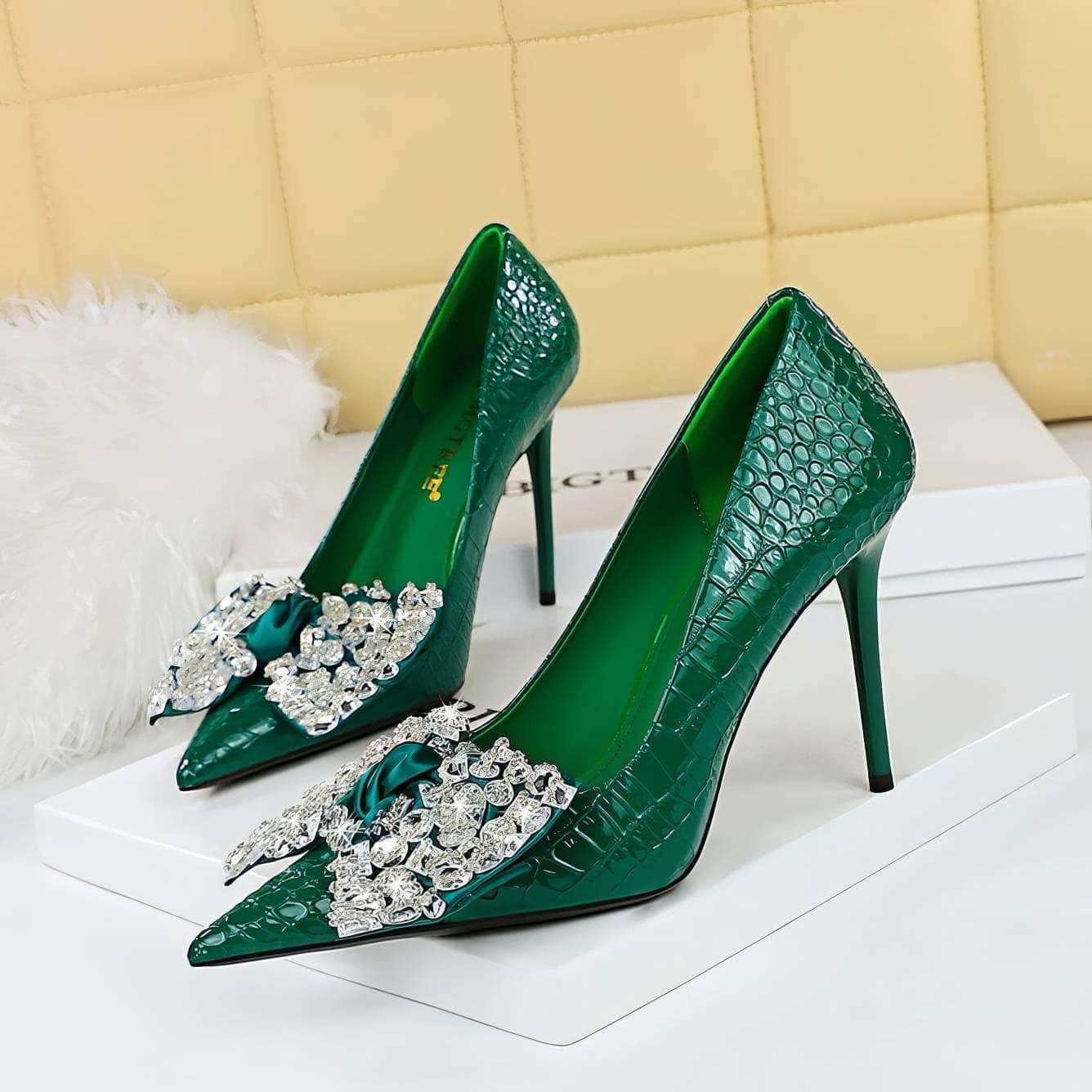 Rhinestone Silk Bow Detailed Court Heels
