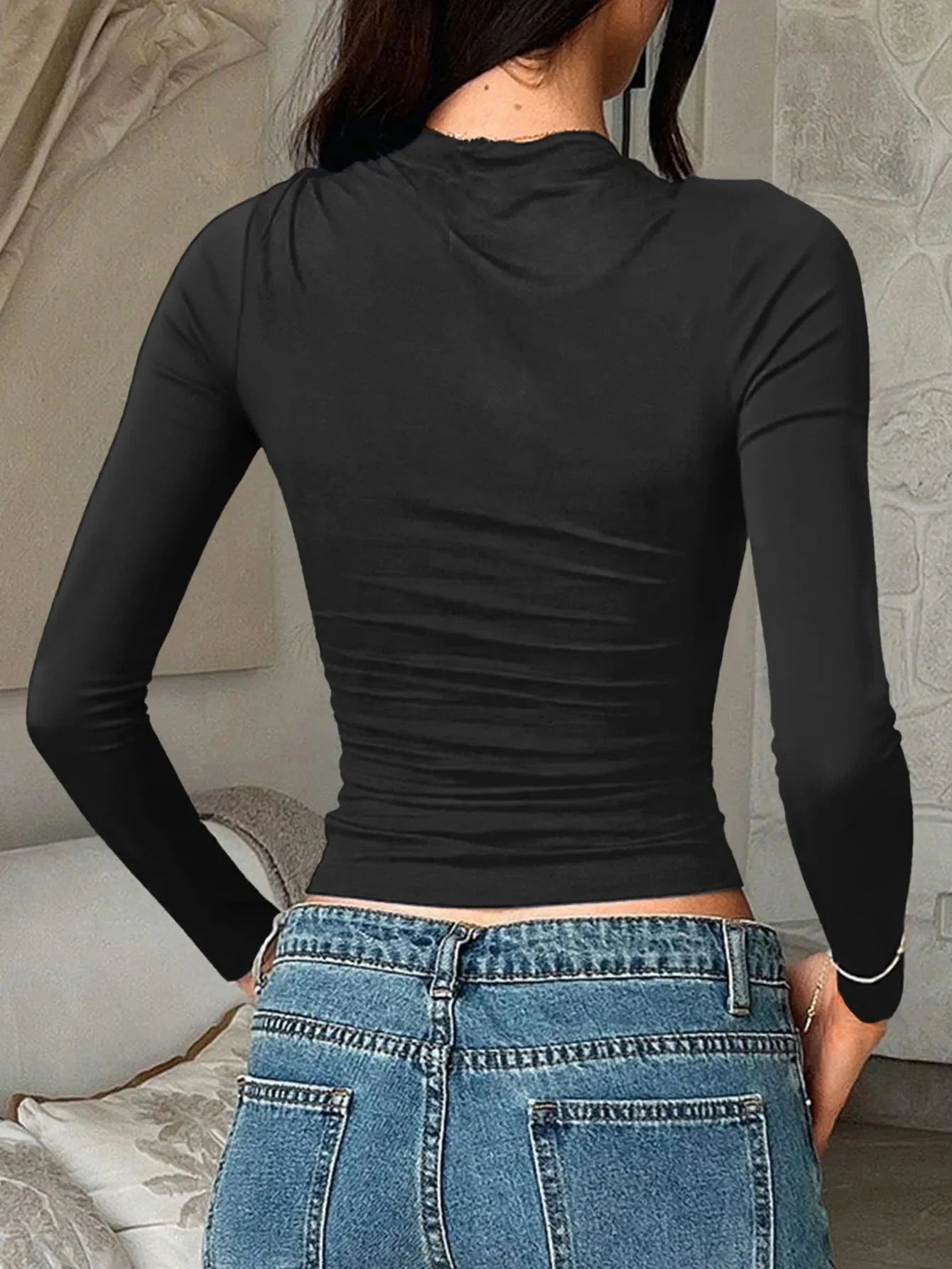 Round Neck Long Sleeve Fitted T-Shirt