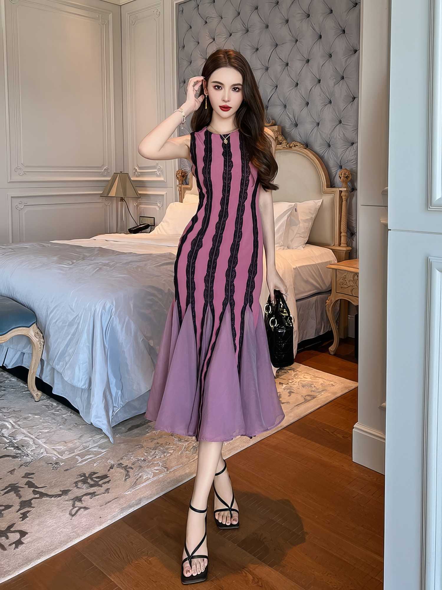 Roundneck Sleeveless Laced Mermaid Dress