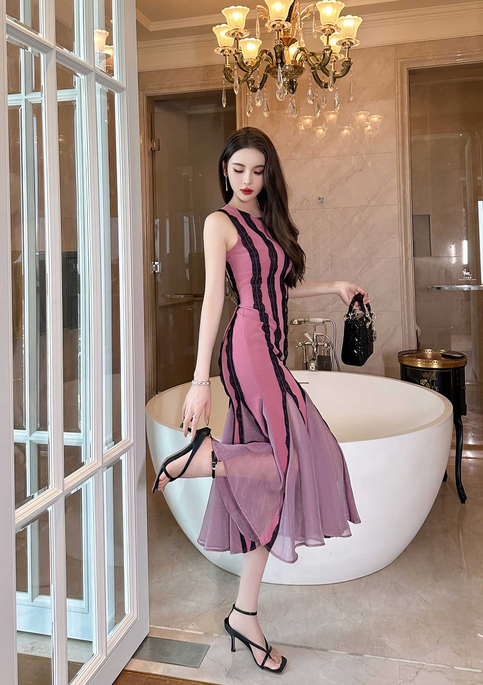 Roundneck Sleeveless Laced Mermaid Dress