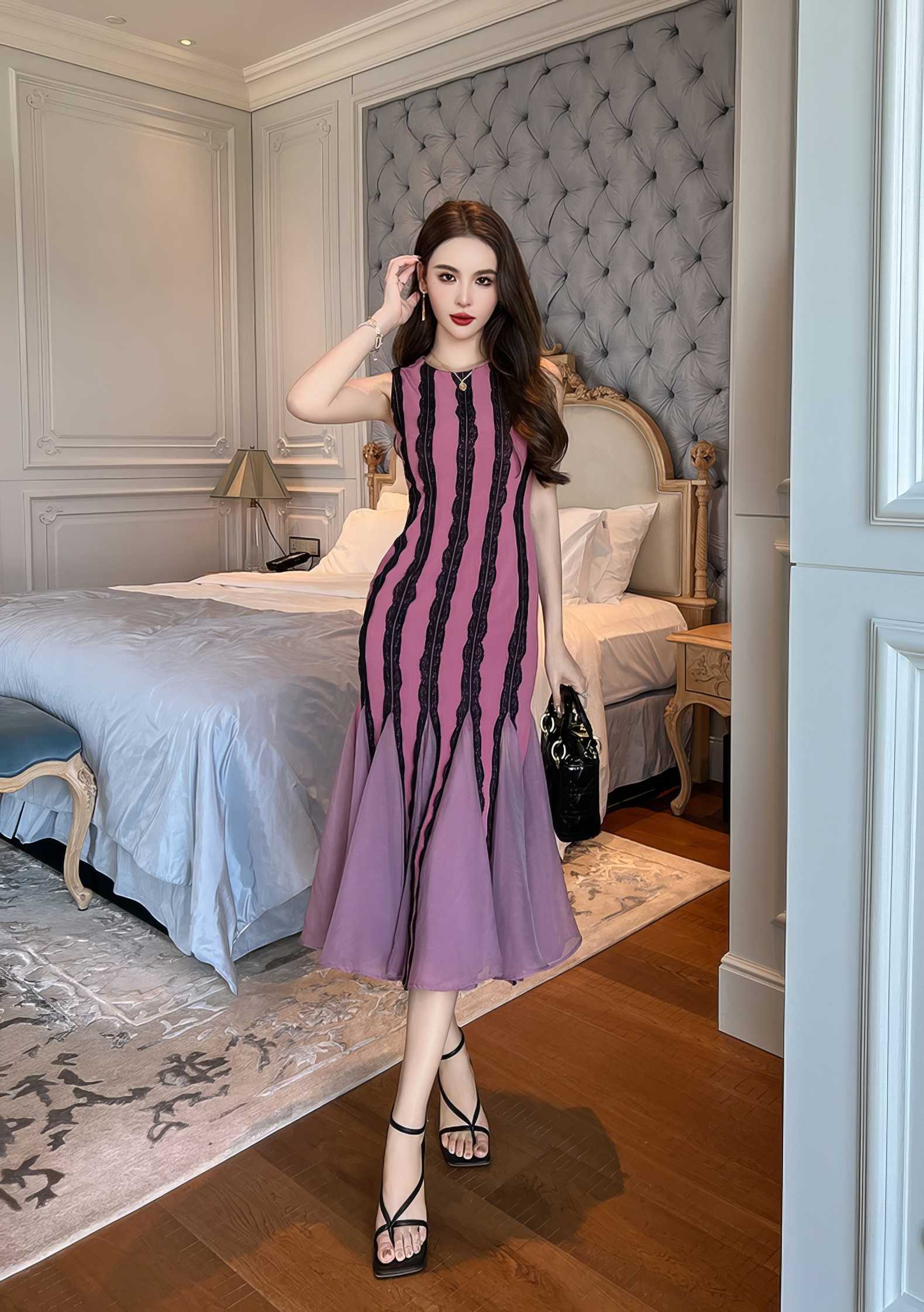 Roundneck Sleeveless Laced Mermaid Dress