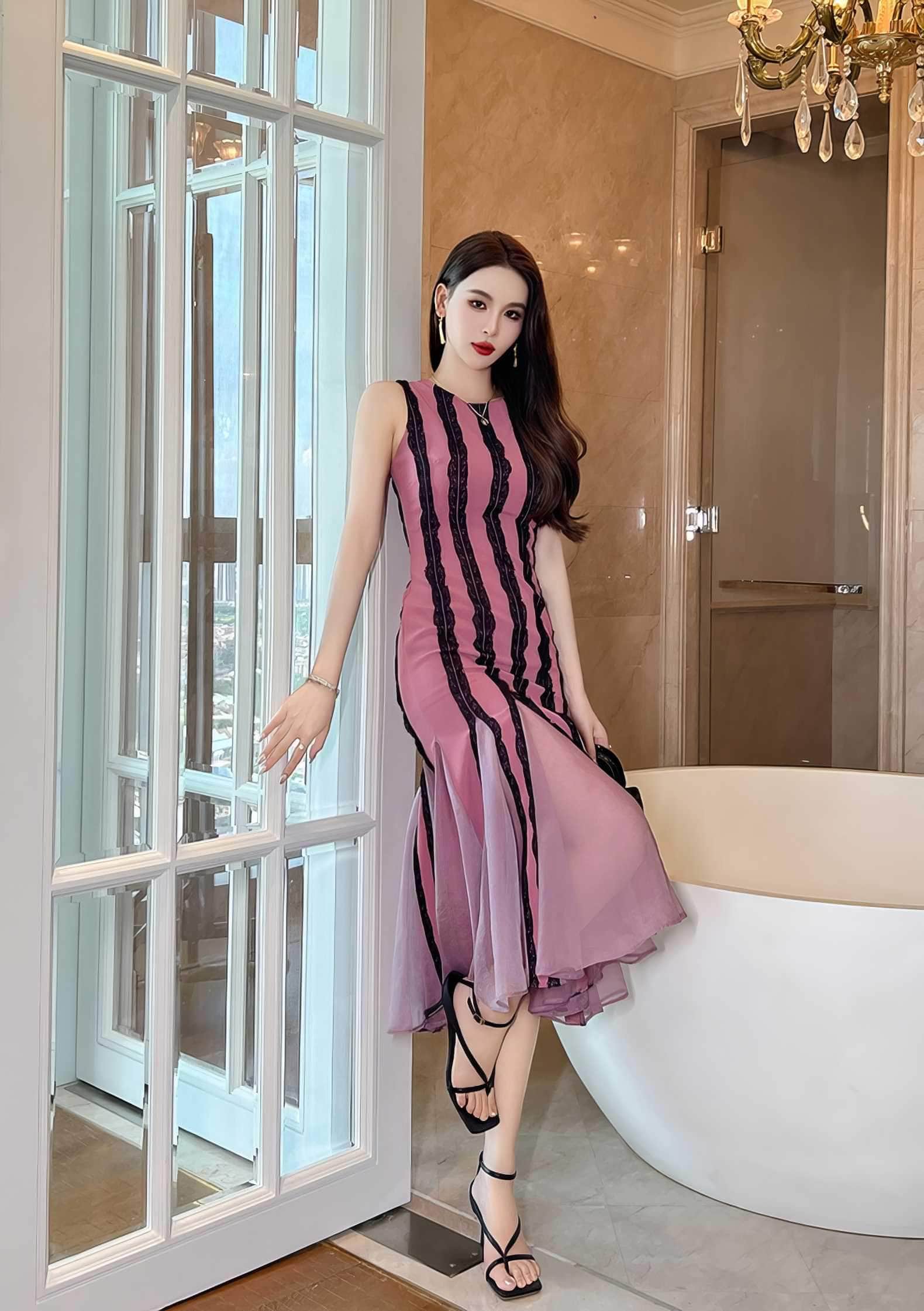 Roundneck Sleeveless Laced Mermaid Dress