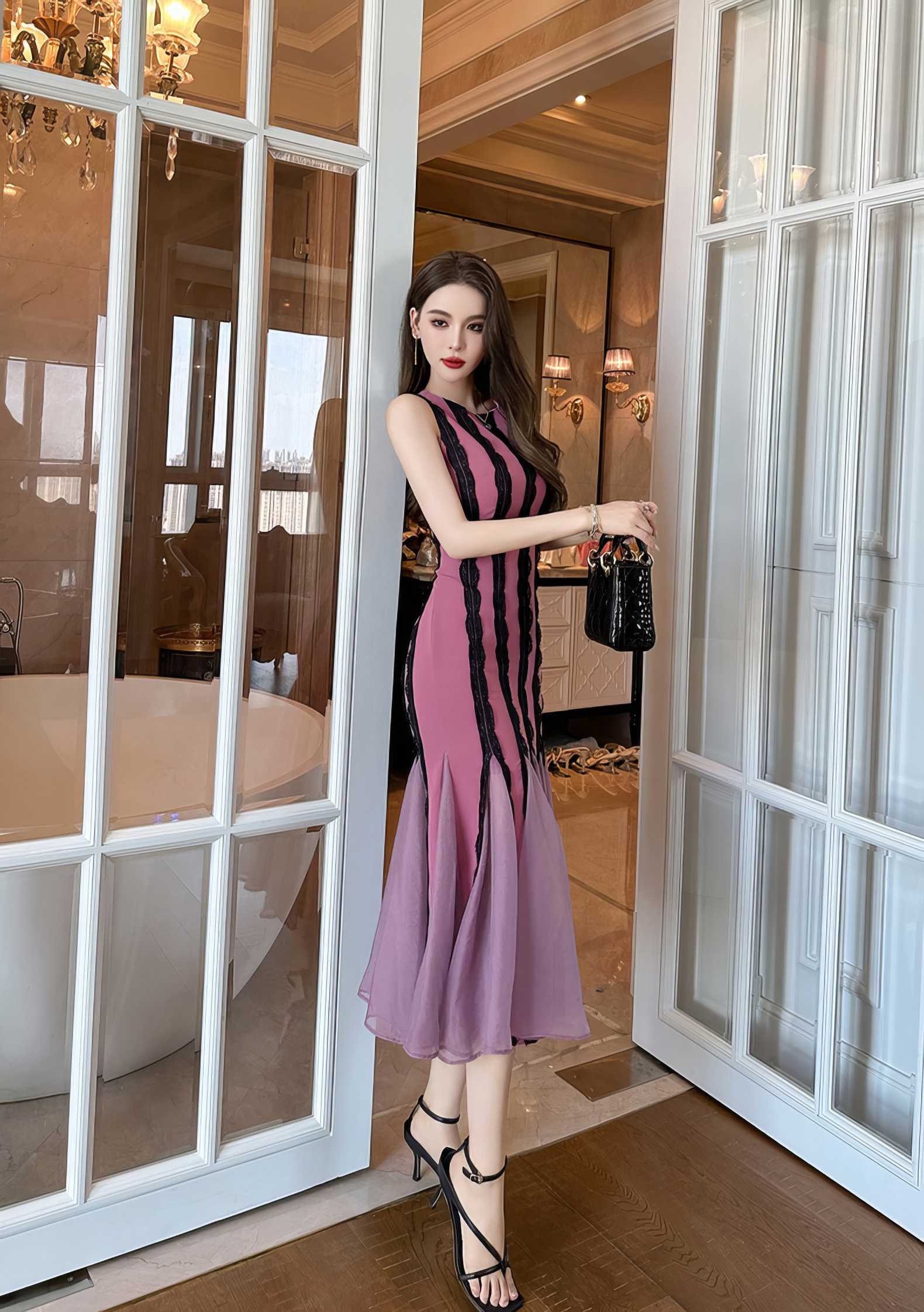 Roundneck Sleeveless Laced Mermaid Dress