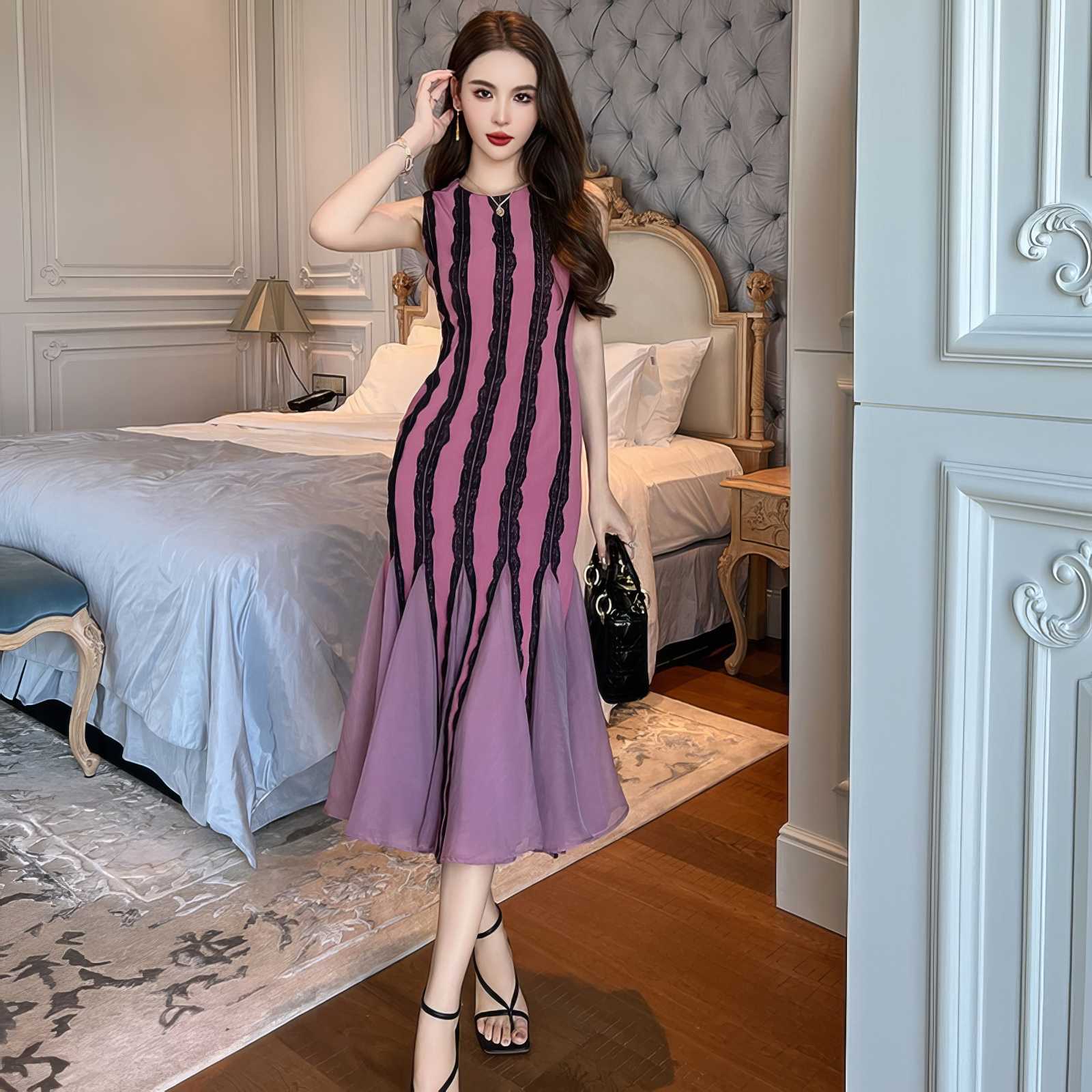 Roundneck Sleeveless Laced Mermaid Dress