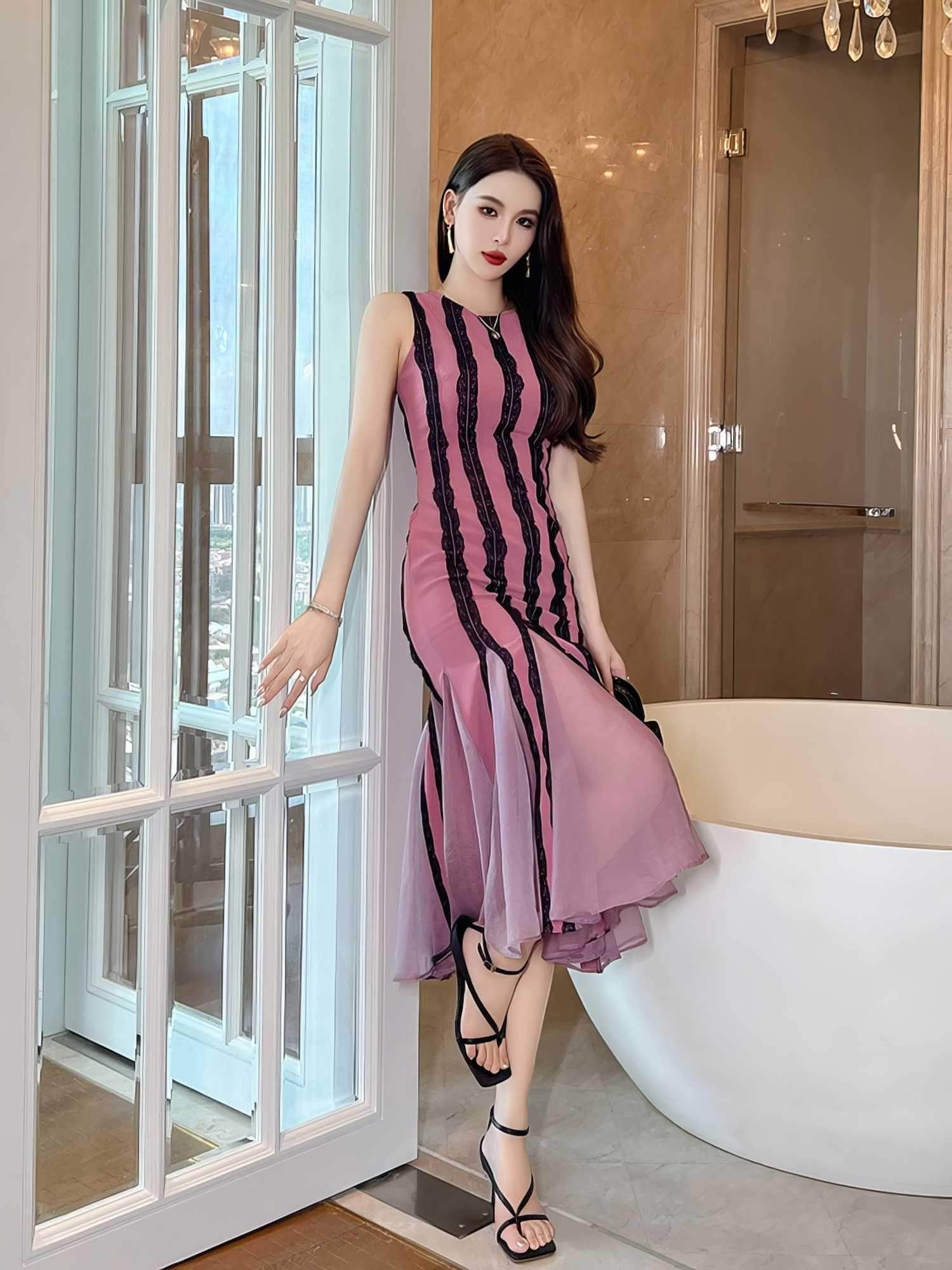 Roundneck Sleeveless Laced Mermaid Dress