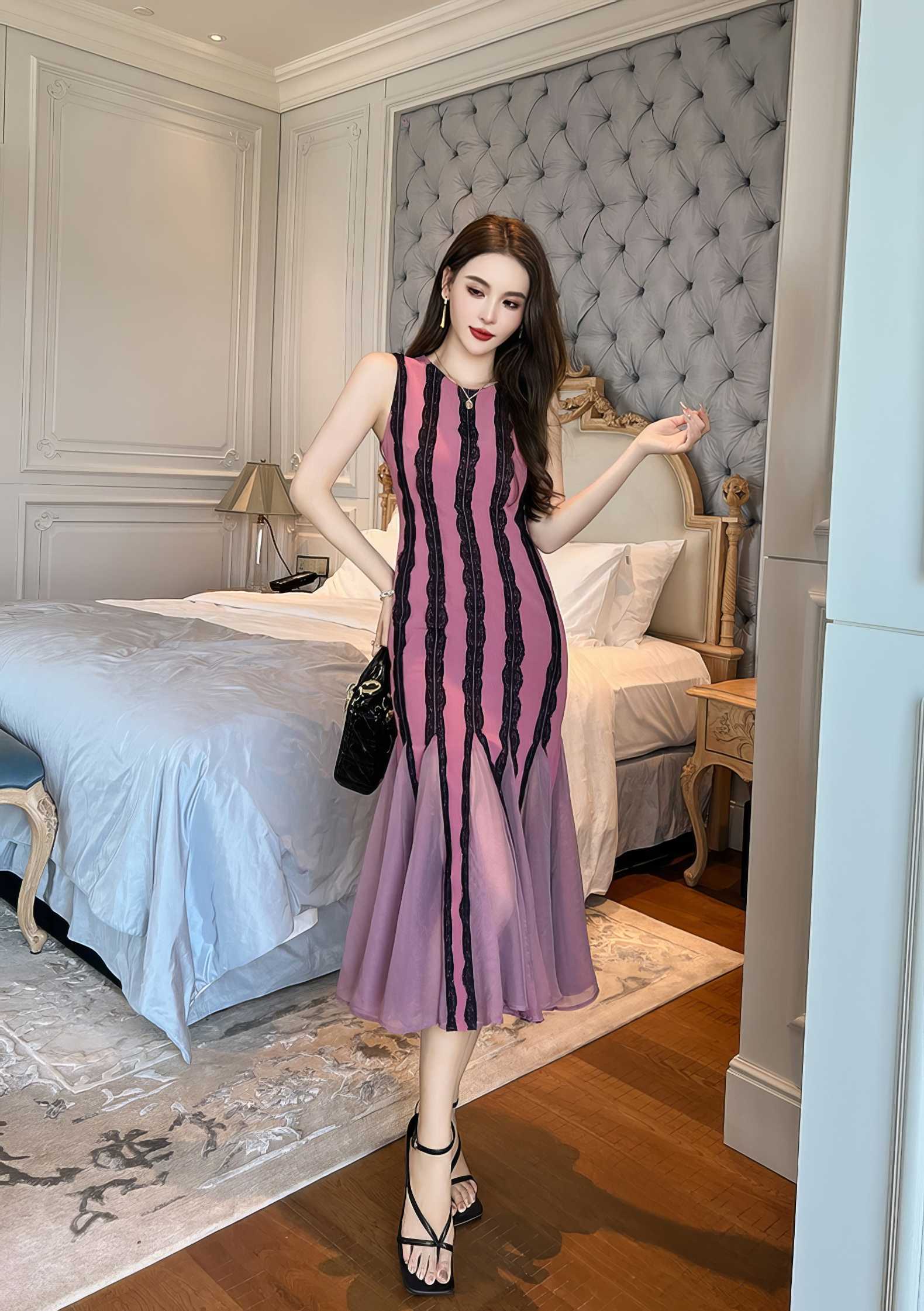 Roundneck Sleeveless Laced Mermaid Dress
