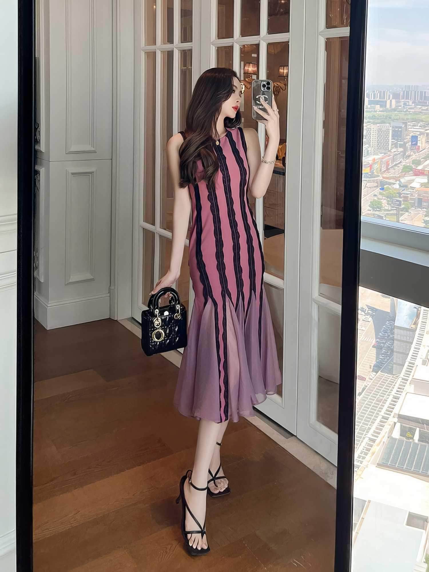 Roundneck Sleeveless Laced Mermaid Dress