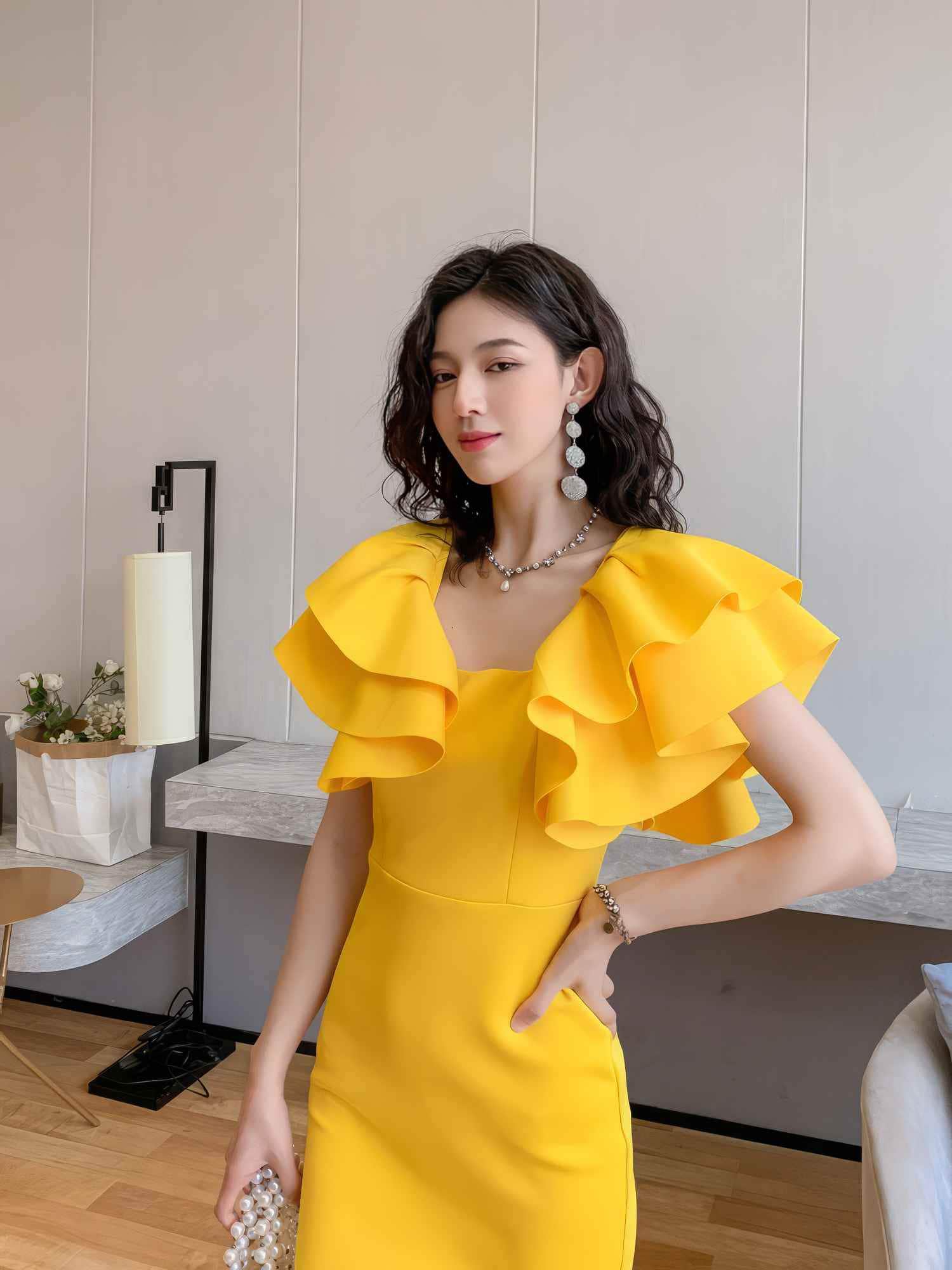 Ruffle Trimmed Flounce Sleeve Bodycon Midi Dress M / Yellow