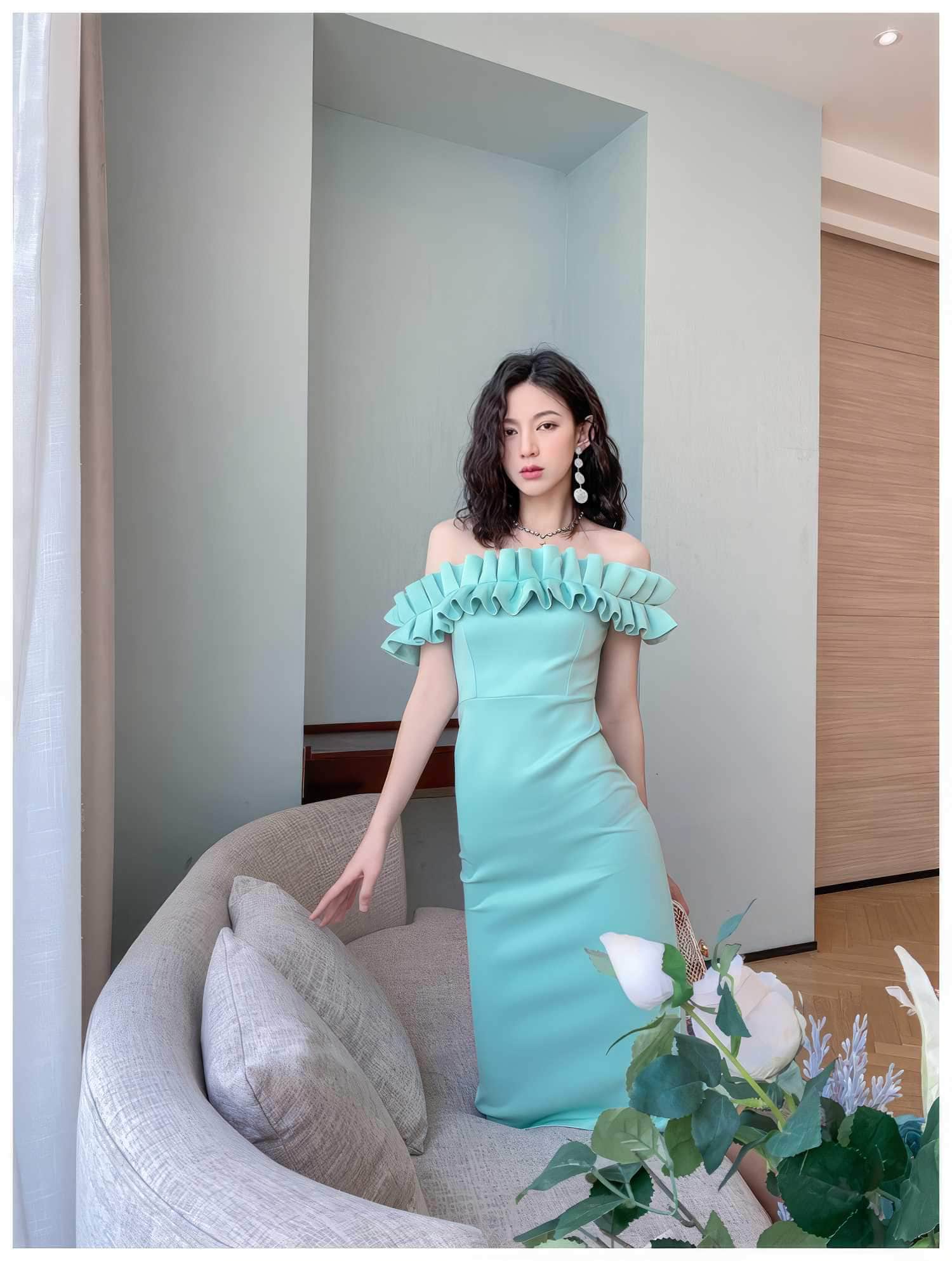 Ruffled Off-Shoulder Bodycon Midi Dress