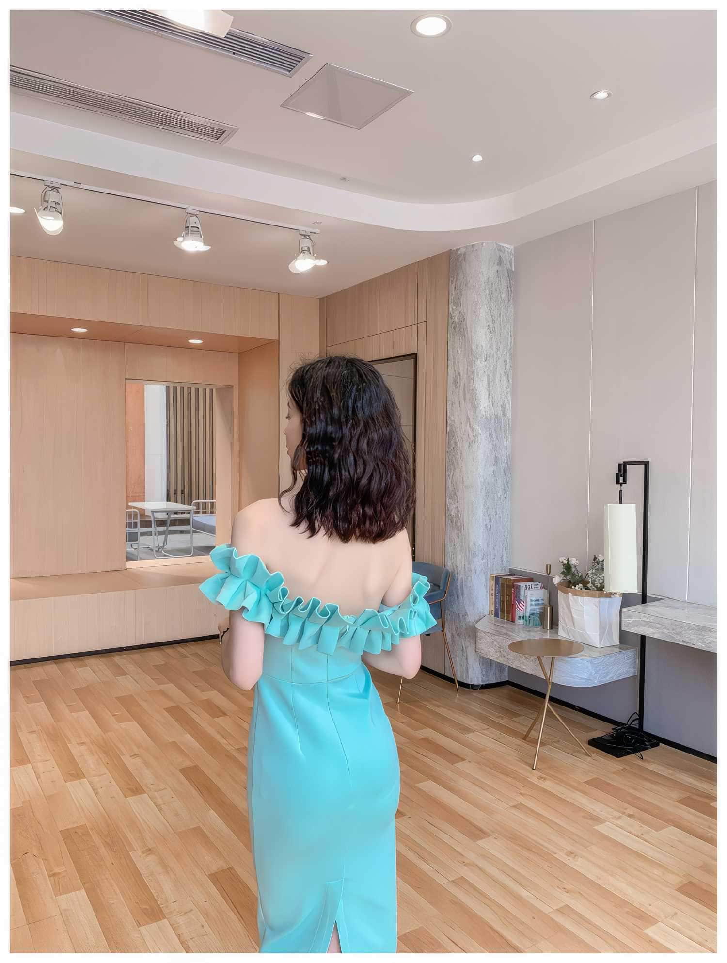 Ruffled Off-Shoulder Bodycon Midi Dress